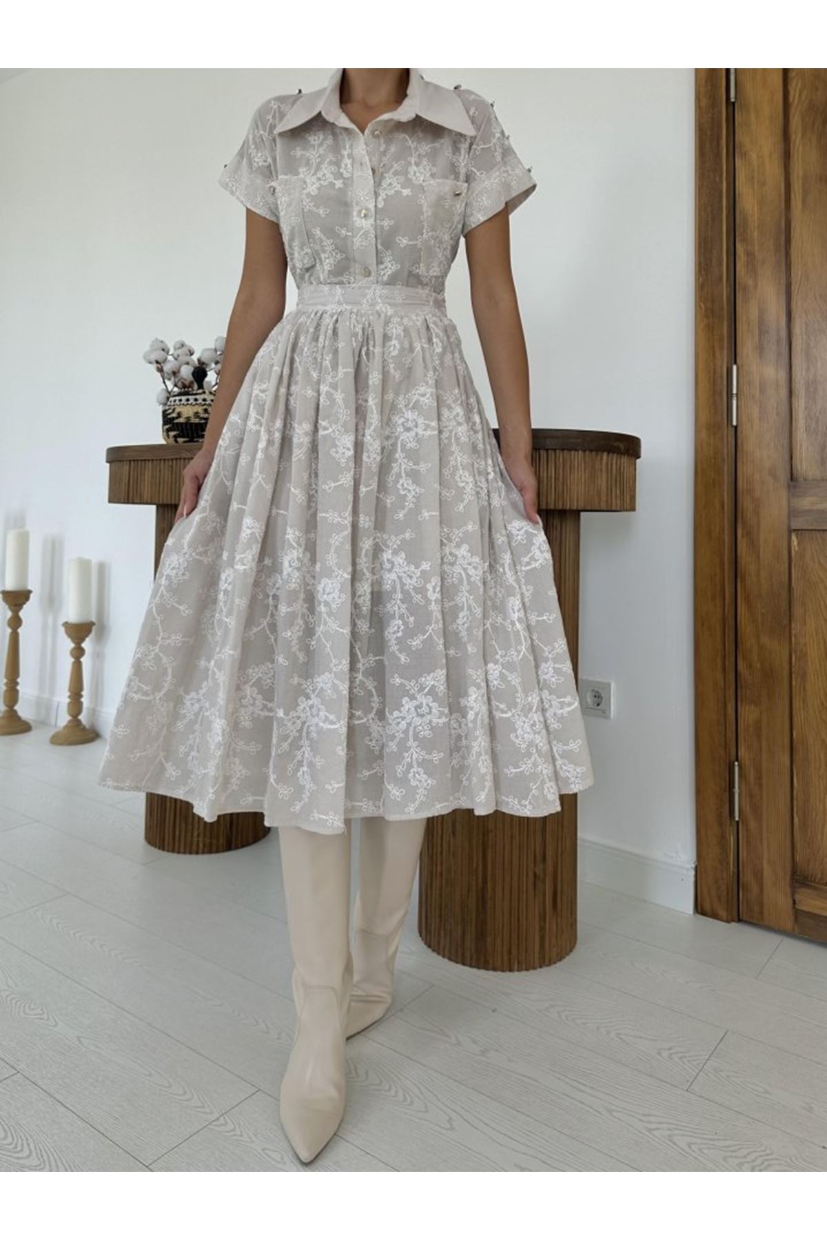 Bej Gömlek Ve Etek Takım