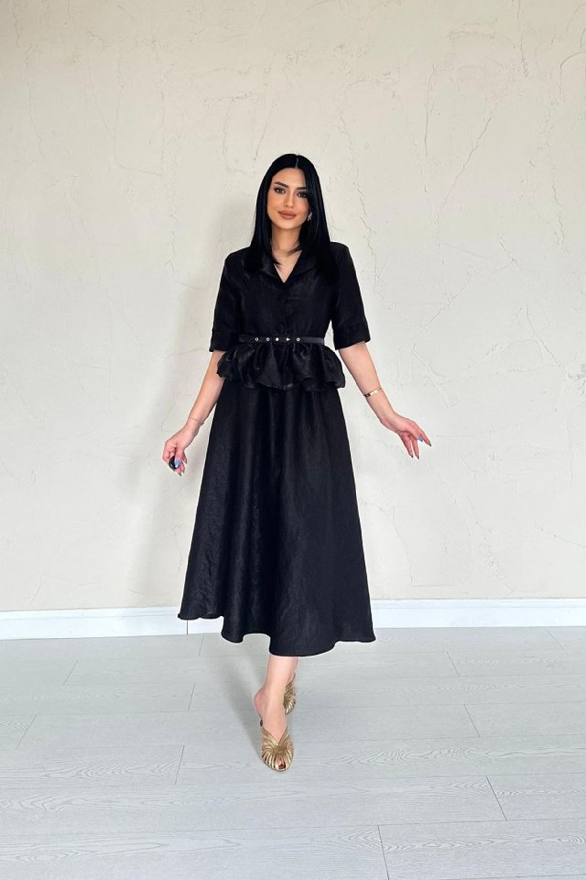 Siyah İnce Kemerli Fırfırlı Ceket Ve Büzgülü Etek Takım