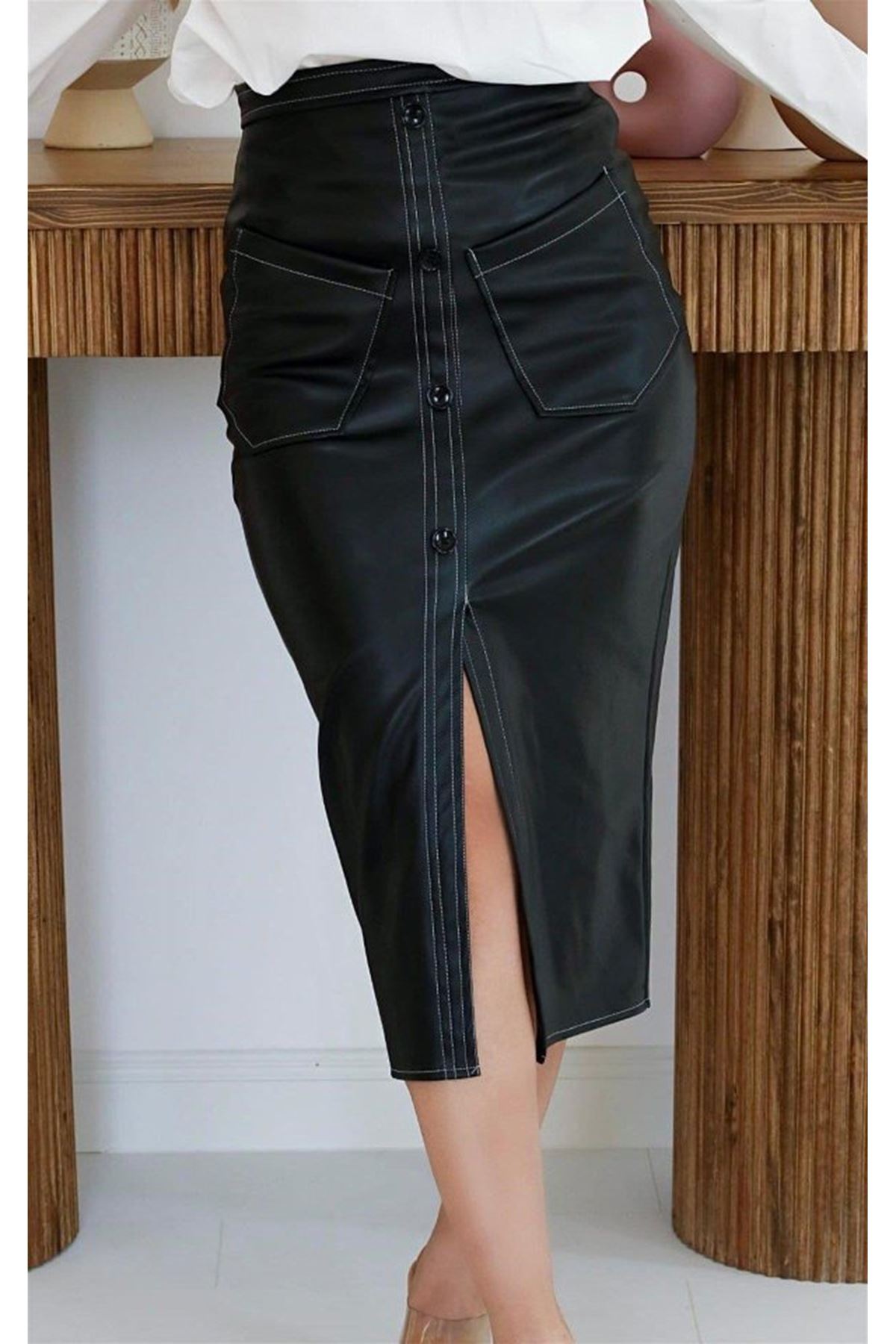 Siyah Cep Detaylı Deri Etek