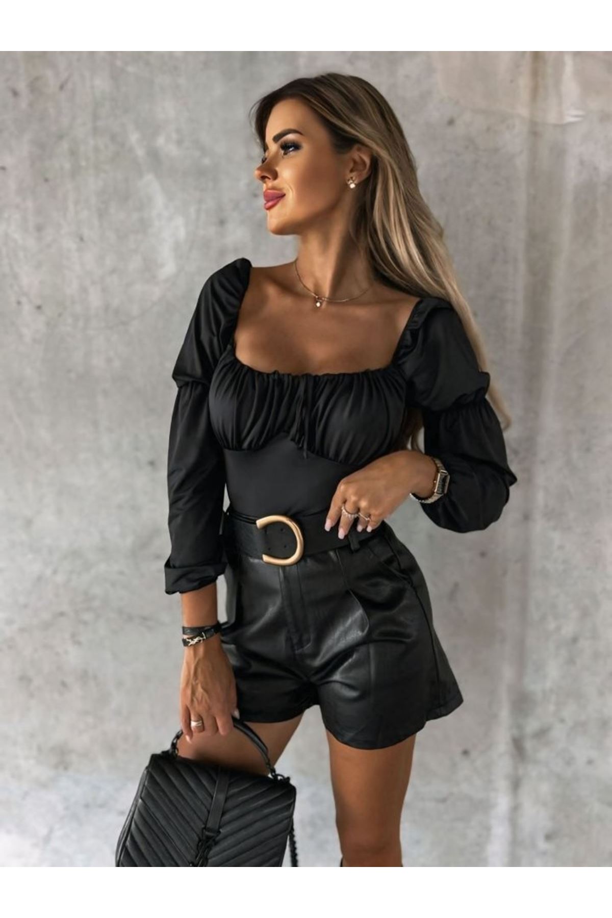 Kadın Uzun Kollu Kare Yaka Göğüs Büzgü Detay Sandy Bluz