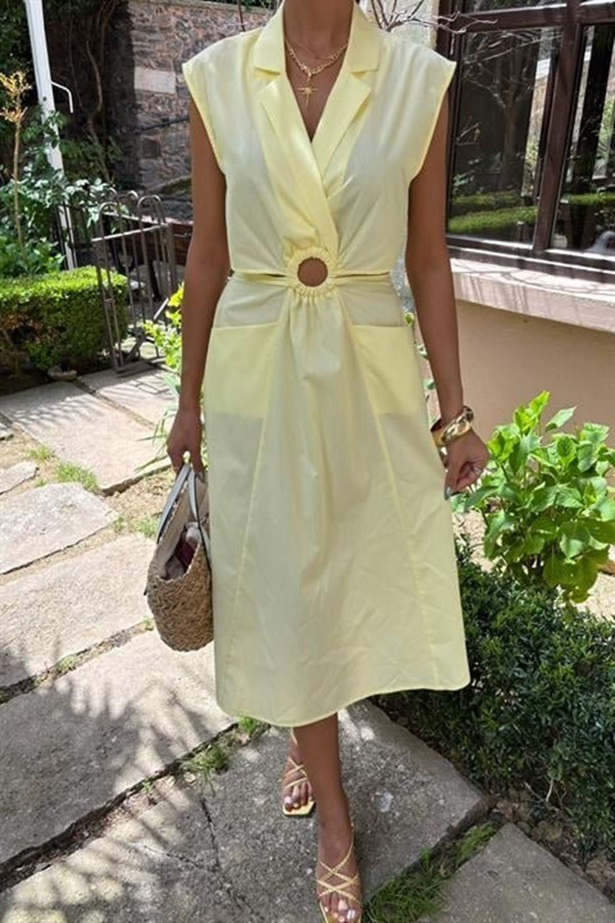 Göbeği Halka Detaylı Midi Boy Elbise 2896