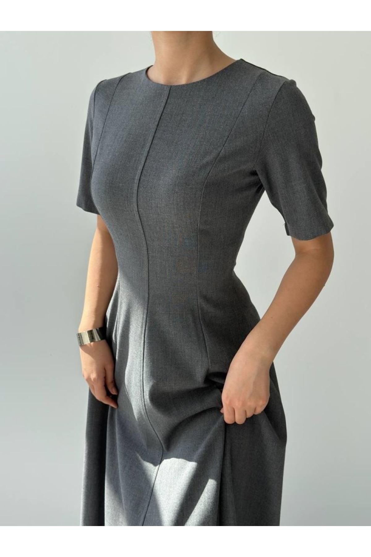 Wera Pliseli Midi Elbise