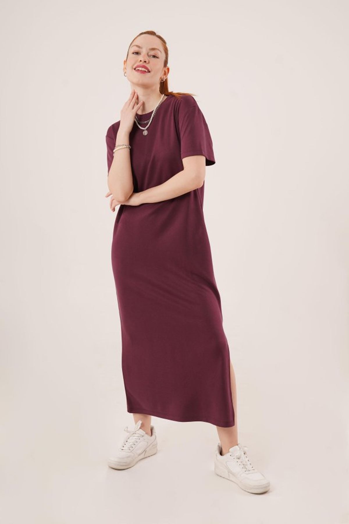 Yırtmaç Detaylı Kısa Kollu Salaş Maxi Bordo Elbise