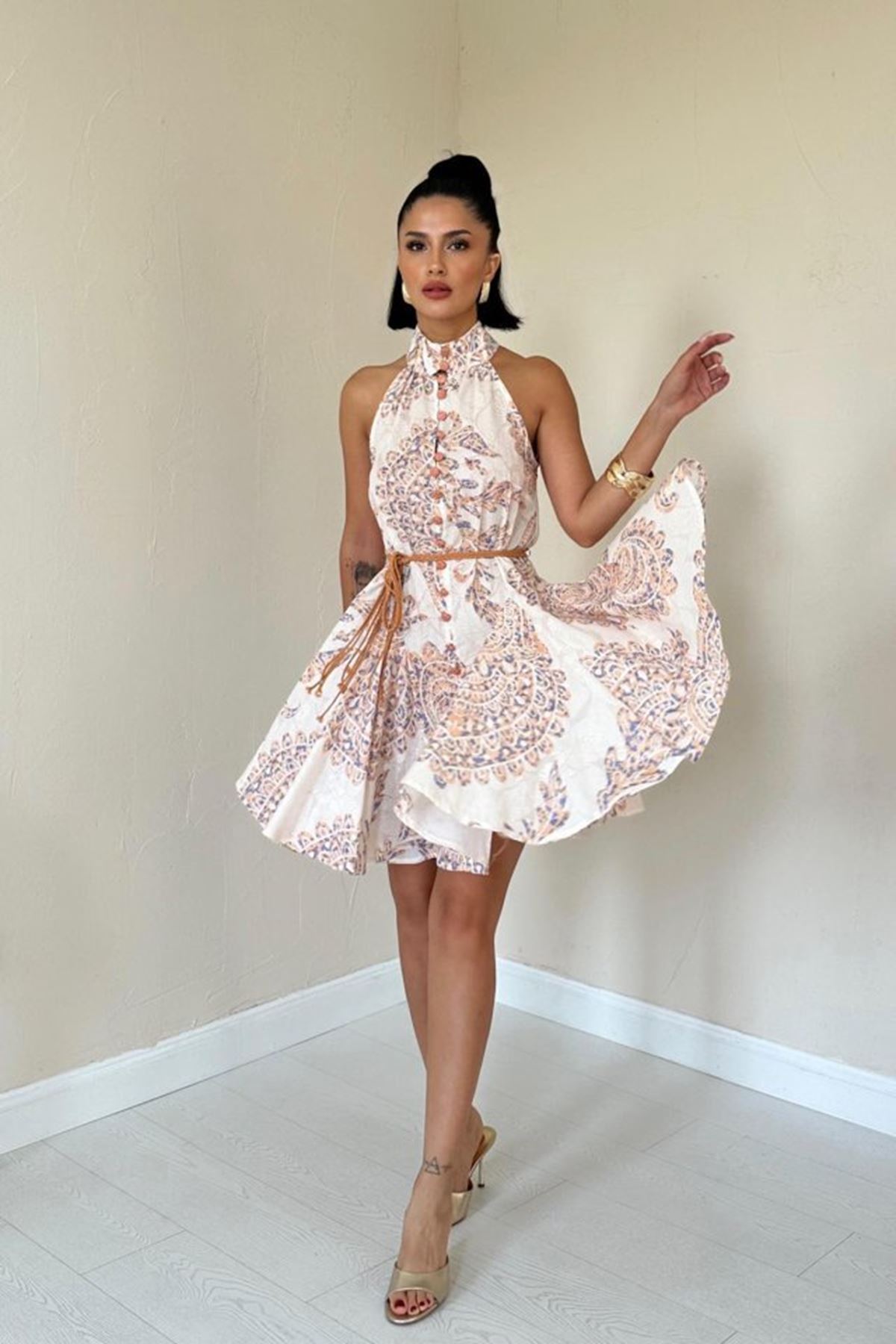 Ekru Halter Yaka Elbise