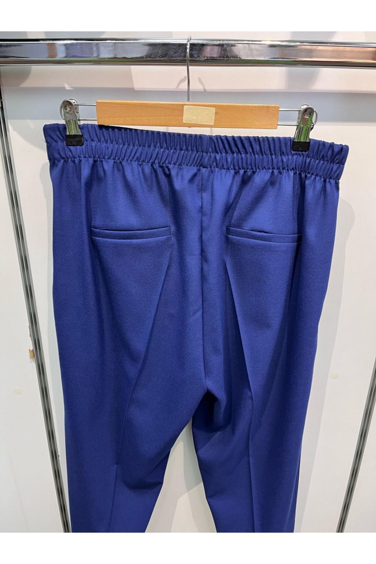 Dekorati̇f Düğmeli̇ Arka Bel Lasti̇kli̇ Pantolon