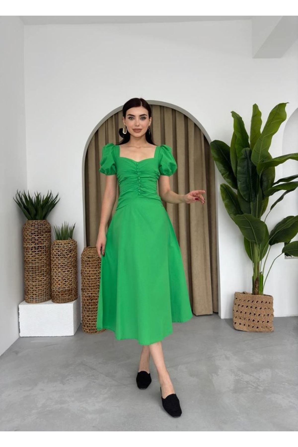 Kare Yaka Düğmeli Elbise