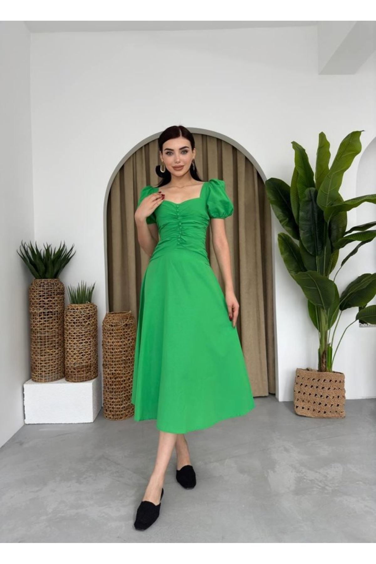 Kare Yaka Düğmeli Elbise