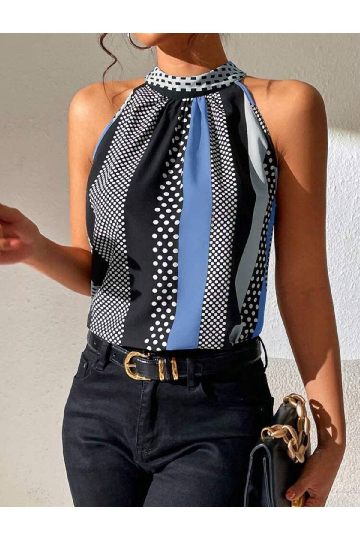 Kadın Yarım Balıkçı Yaka Kolsuz Mikro Bluz