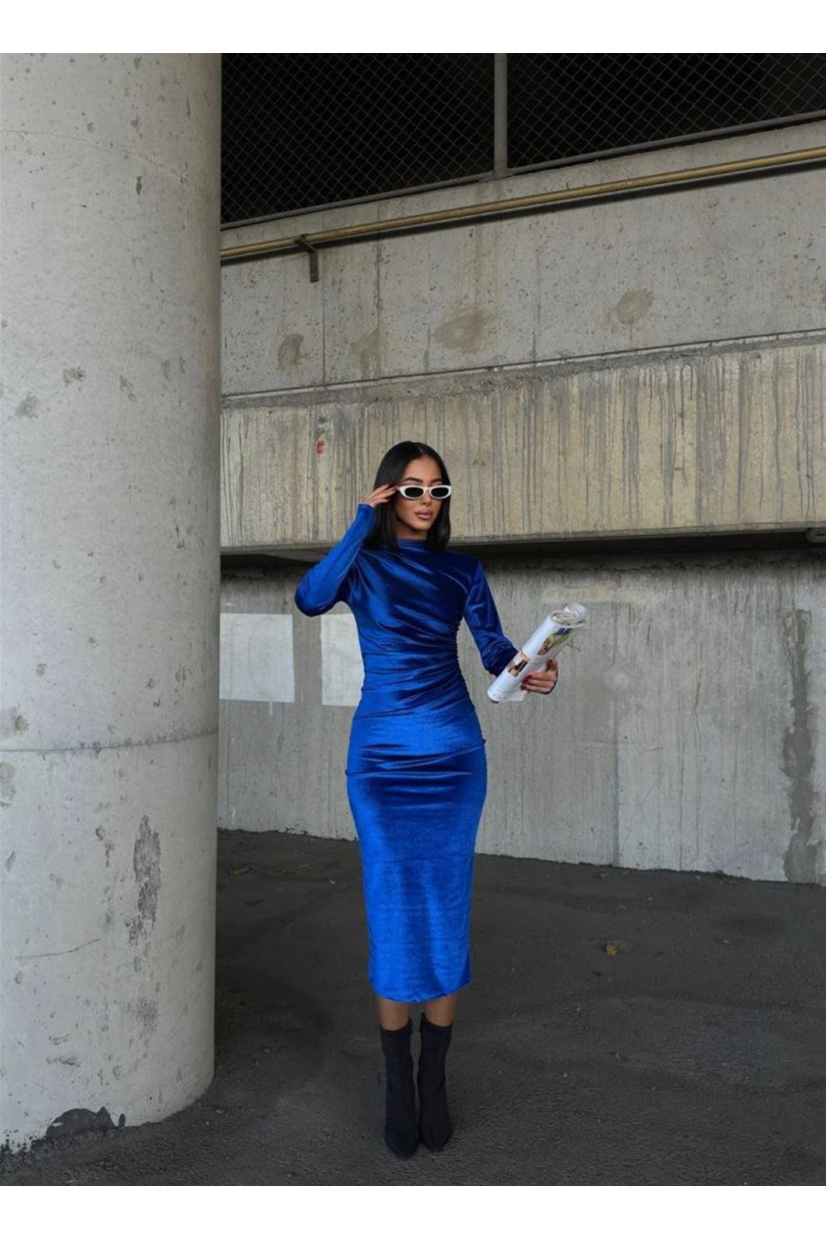 Kadın Uzun Kollu Yarım Balıkçı Yaka Büzgü Detay Kadife Kumaş Elbise