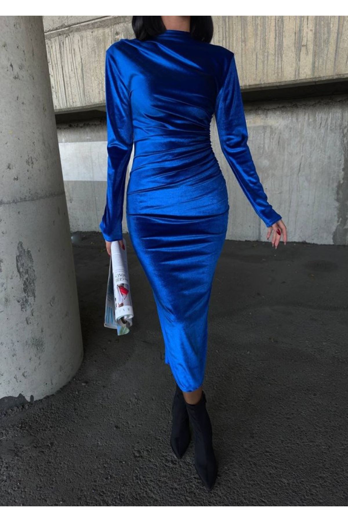 Kadın Uzun Kollu Yarım Balıkçı Yaka Büzgü Detay Kadife Kumaş Elbise