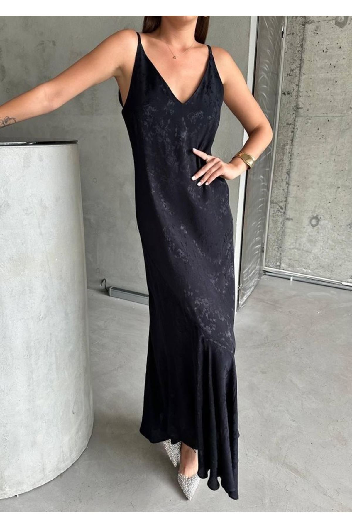 JAKARLI ASKILI SATEN ELBİSE ASİMETRİK - Siyah