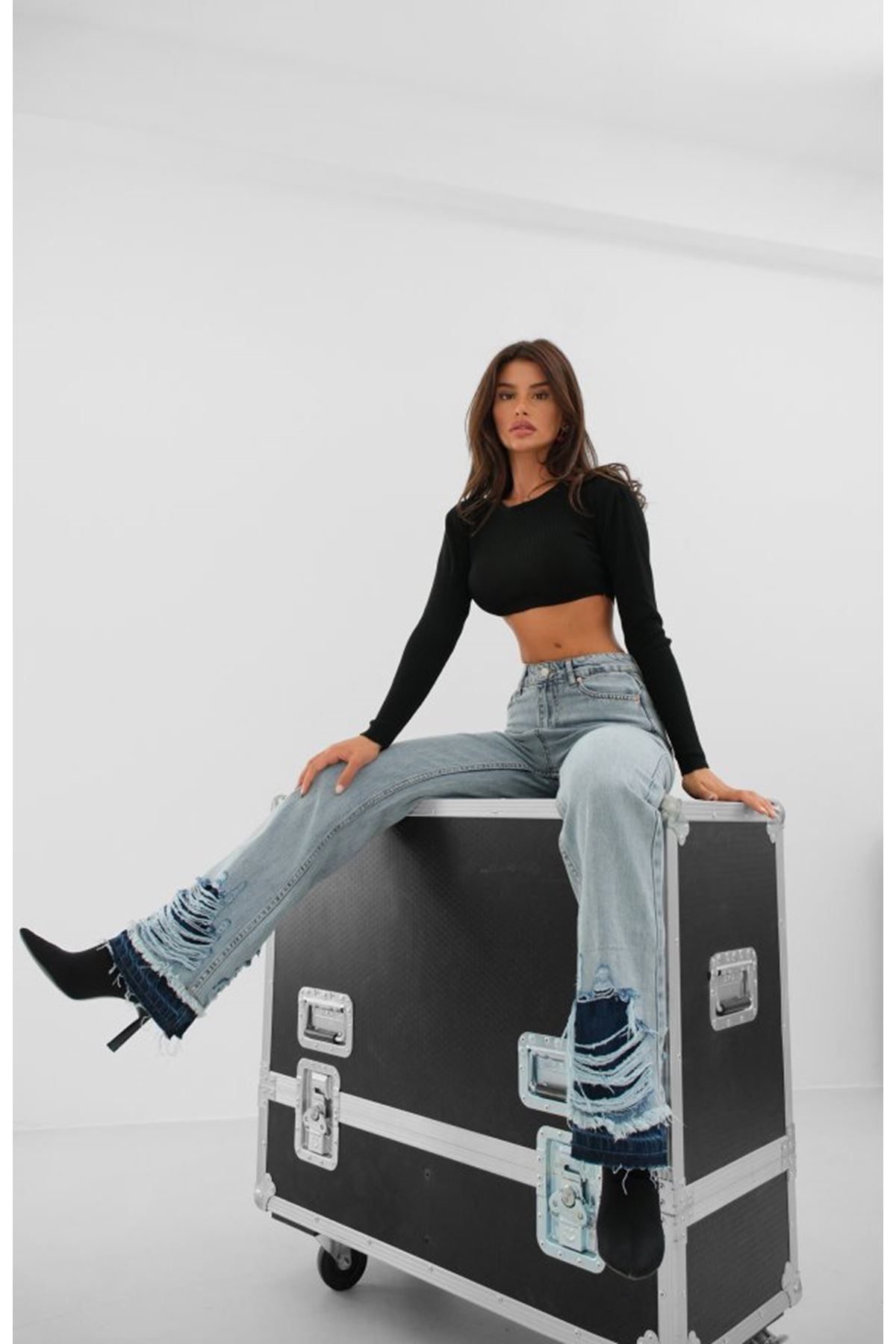 Paçası Yırtık Jean