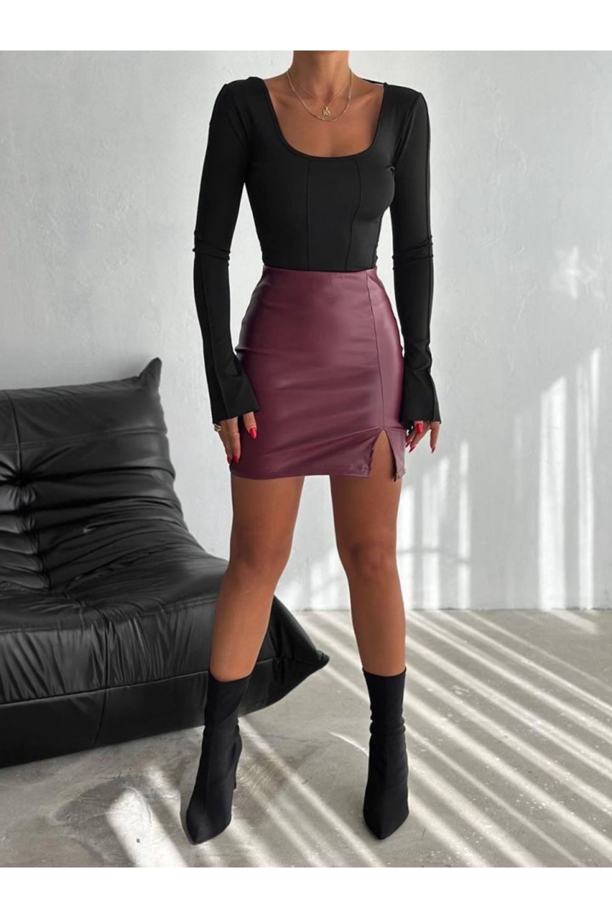 Kadın Yüksel Bel Yırtmaç Detay Mini Deri Etek