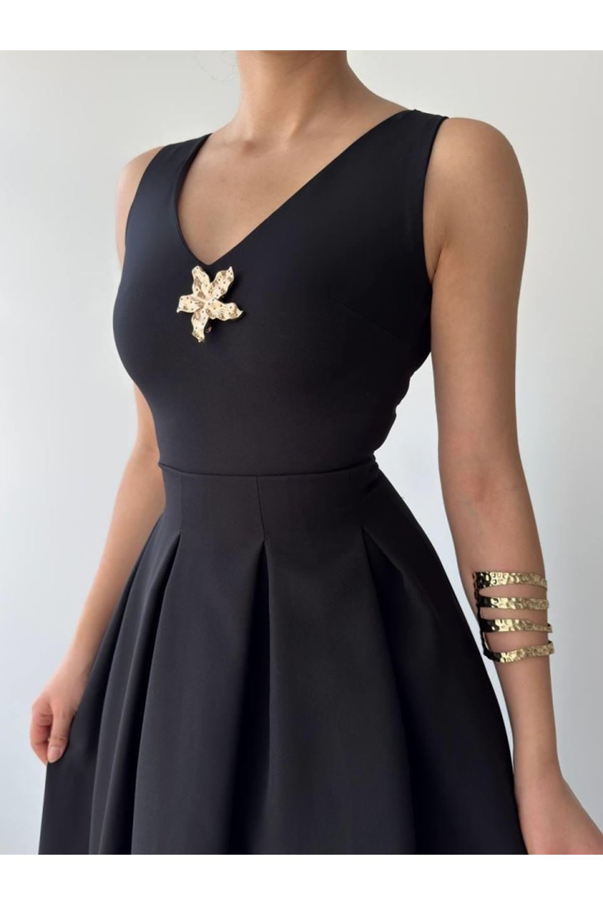 Late Yıldız Detaylı Elbise