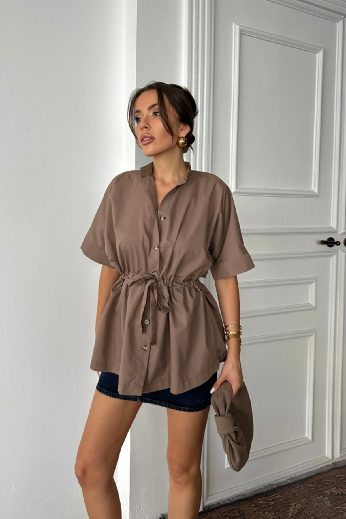 BEL BÜZGÜ DETAYLI POPLİN GÖMLEK - Kahverengi