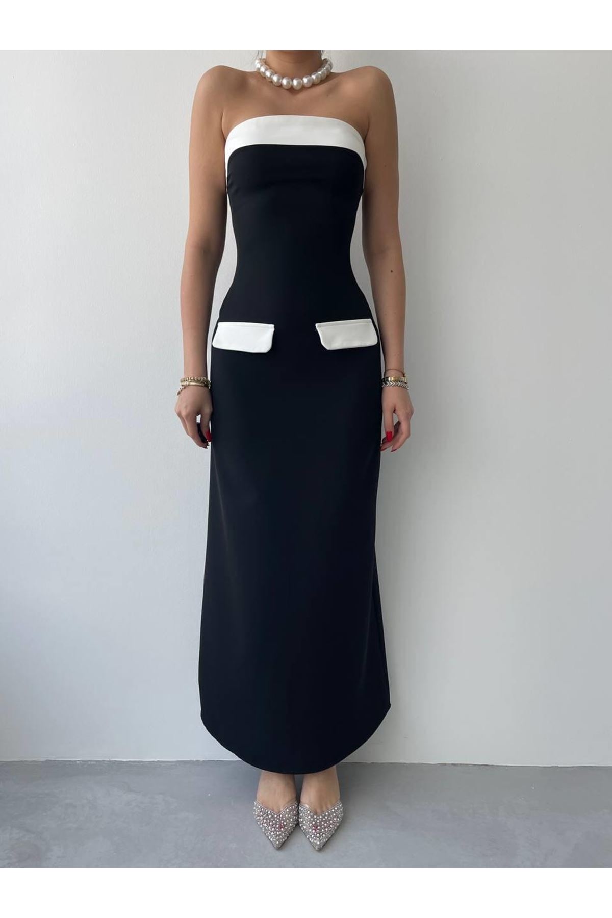 Cep Detaylı Straplez Elbise