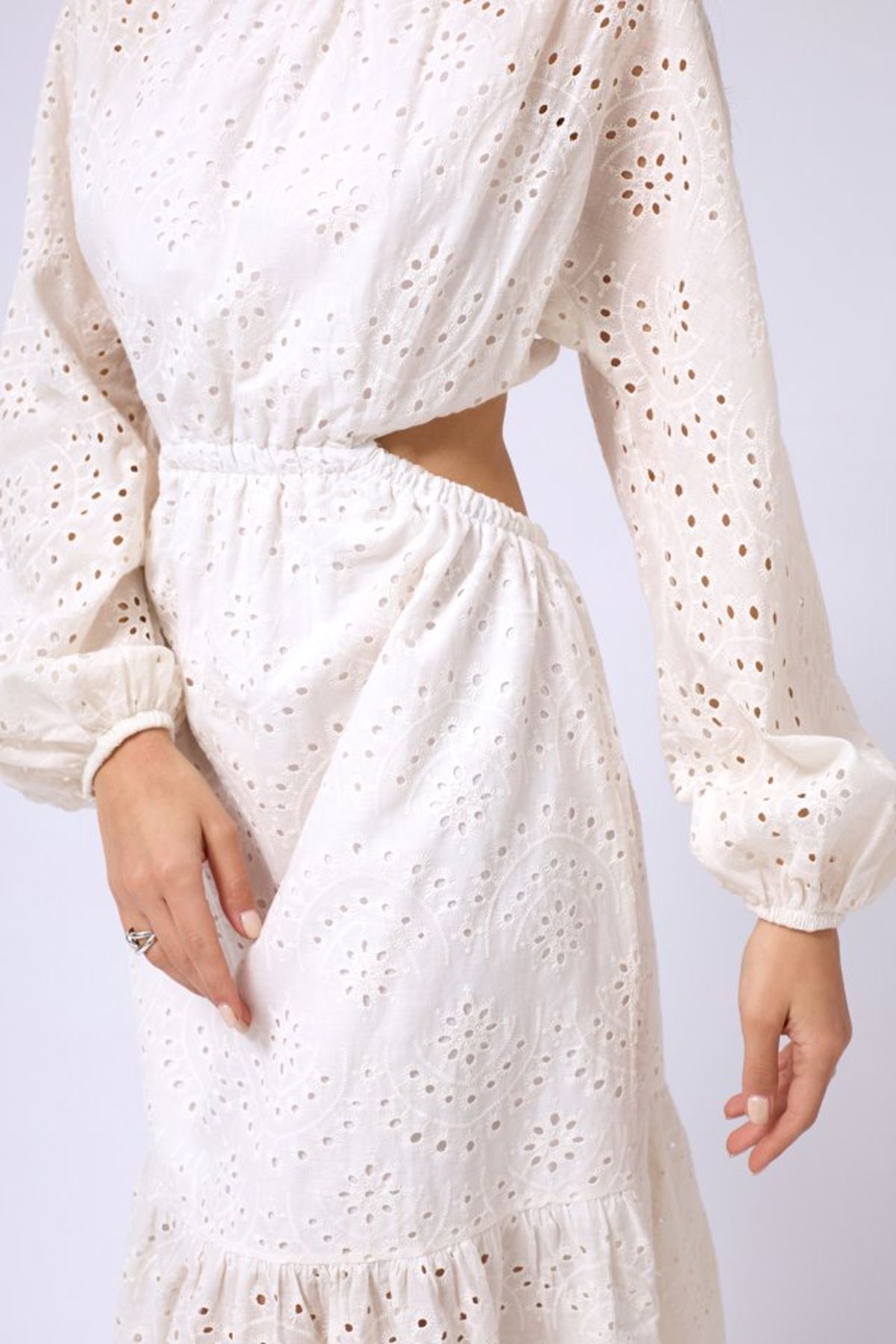 Sırt Dekolteli Brode Elbise