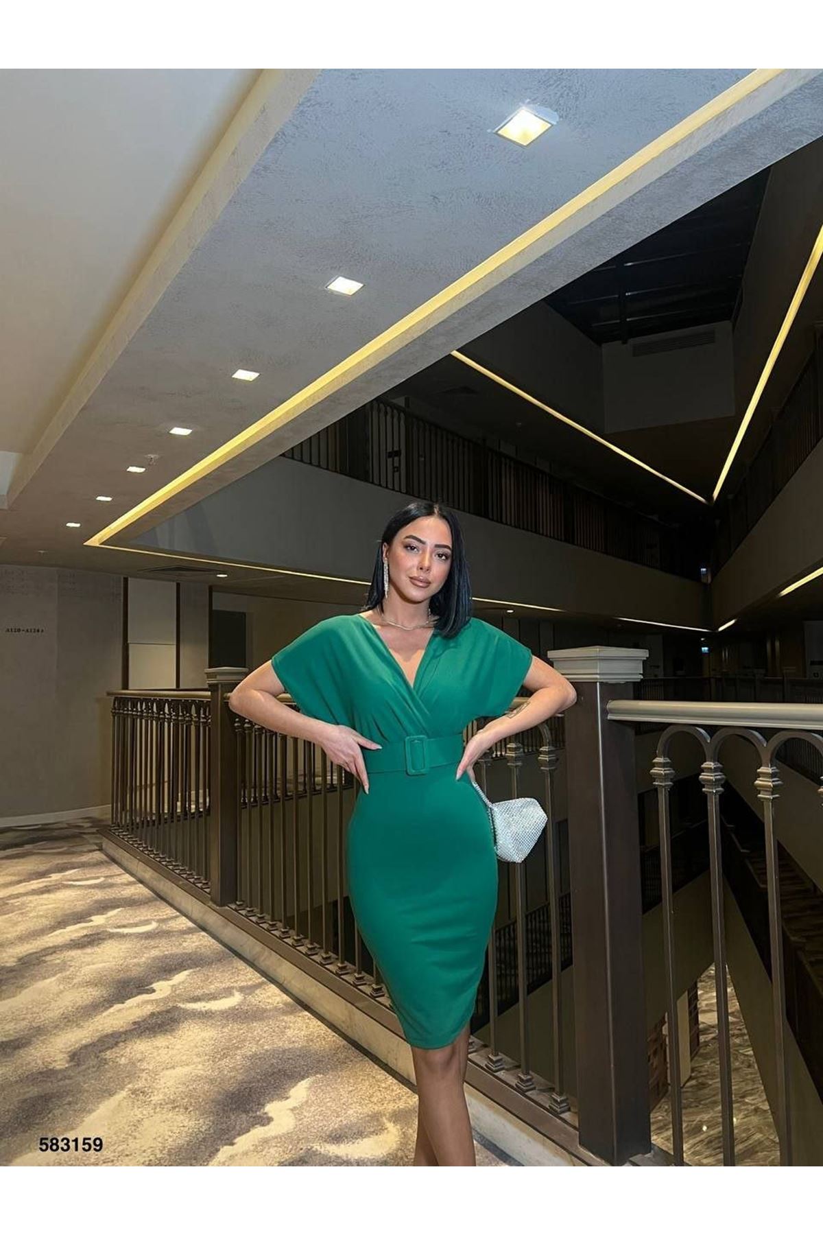 Kadın Dalgıç Krep V Yaka Ve Sırt Dekolte Detaylı Elbise