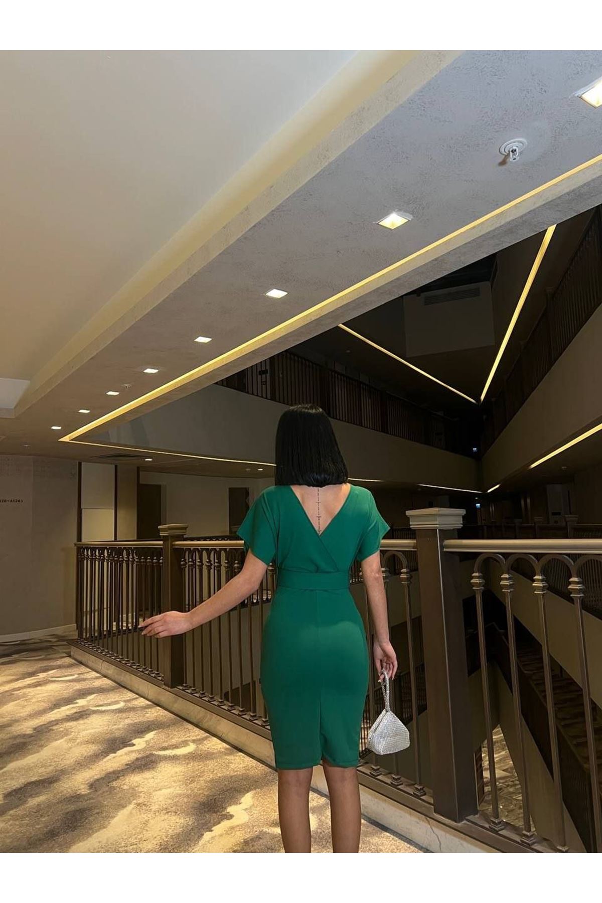 Kadın Dalgıç Krep V Yaka Ve Sırt Dekolte Detaylı Elbise