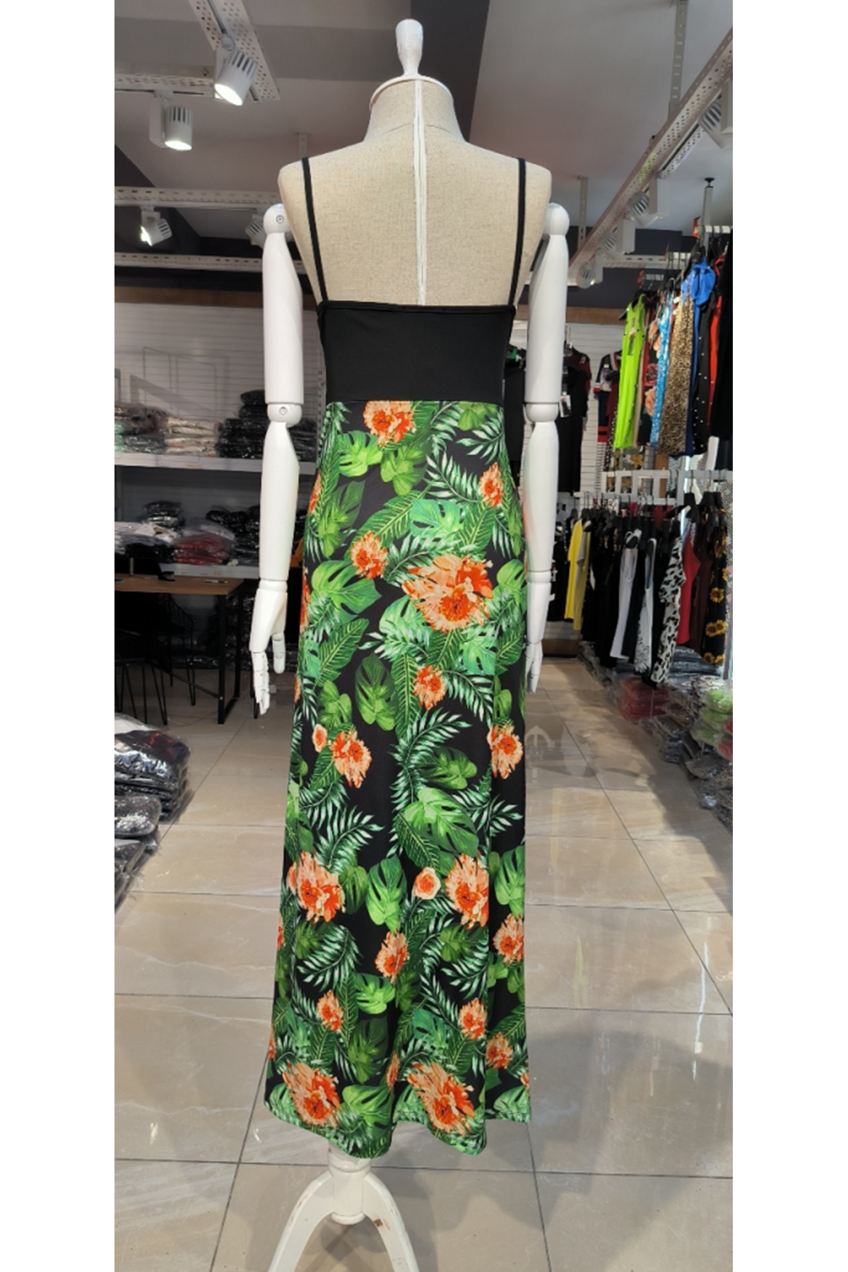 Kadın Askılı V Yaka Eteği Dijital Baskılı çiçek Desenli Yırtmaçlı Mikro Kumaş Elbise