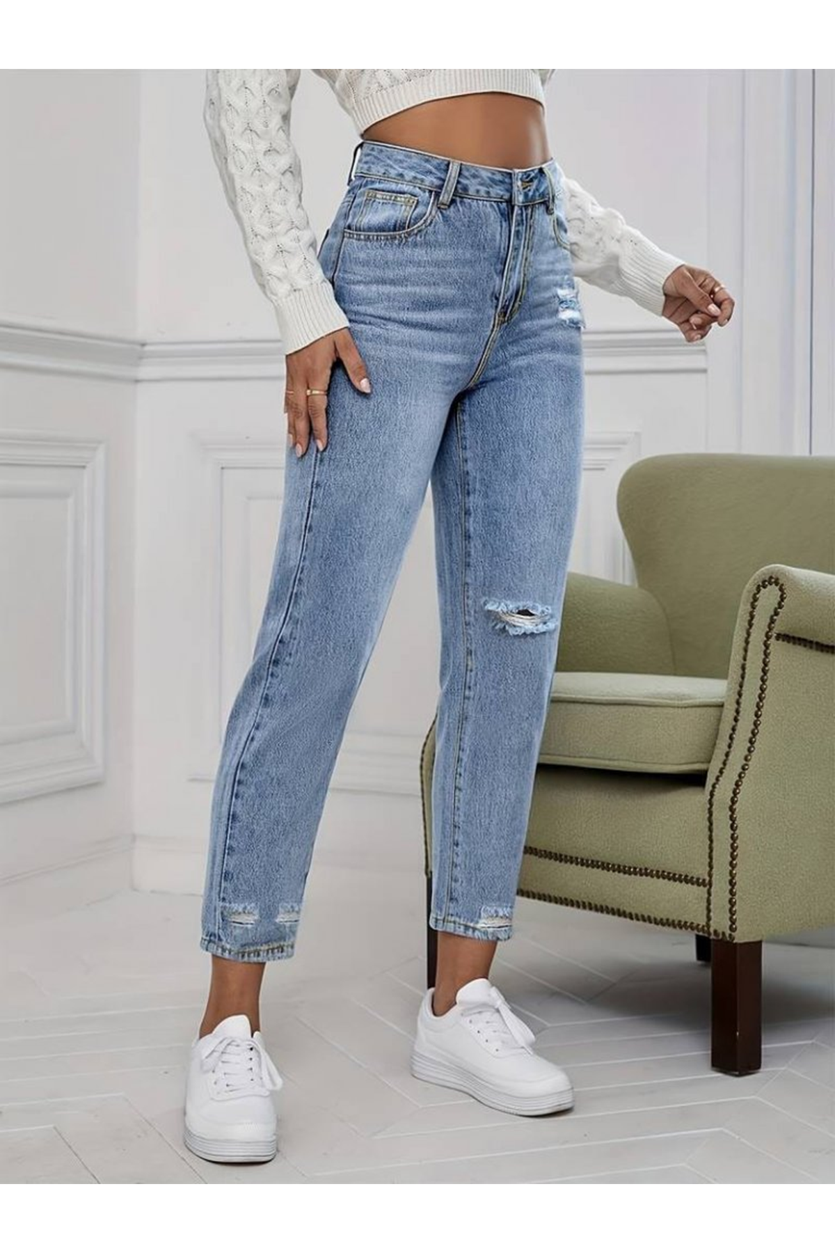 Kadın Açık Mavi Yırtık Mom Fit Kot Pantolon