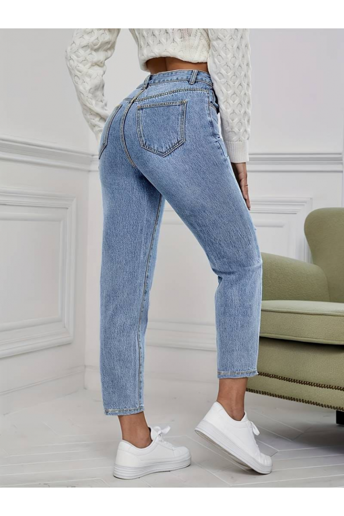 Kadın Açık Mavi Yırtık Mom Fit Kot Pantolon