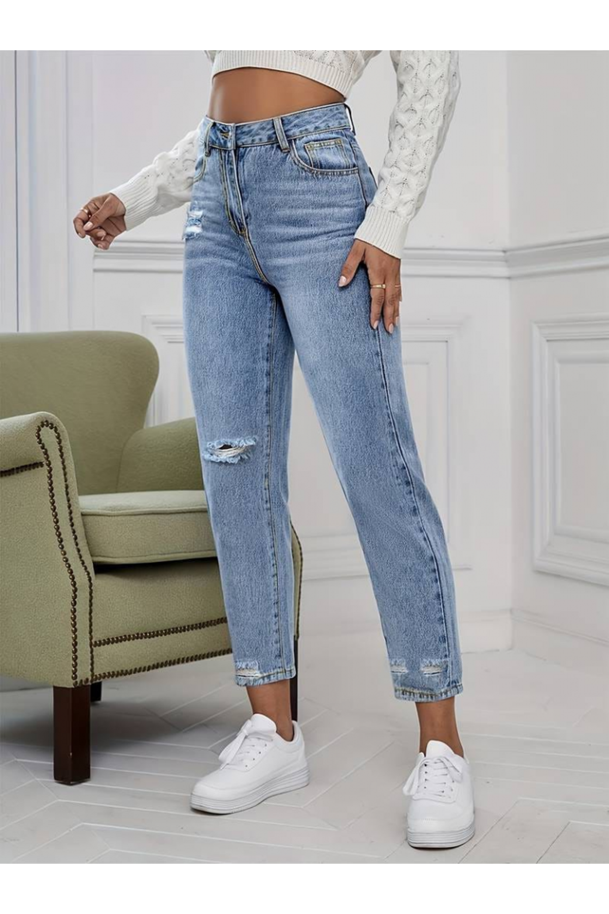 Kadın Açık Mavi Yırtık Mom Fit Kot Pantolon