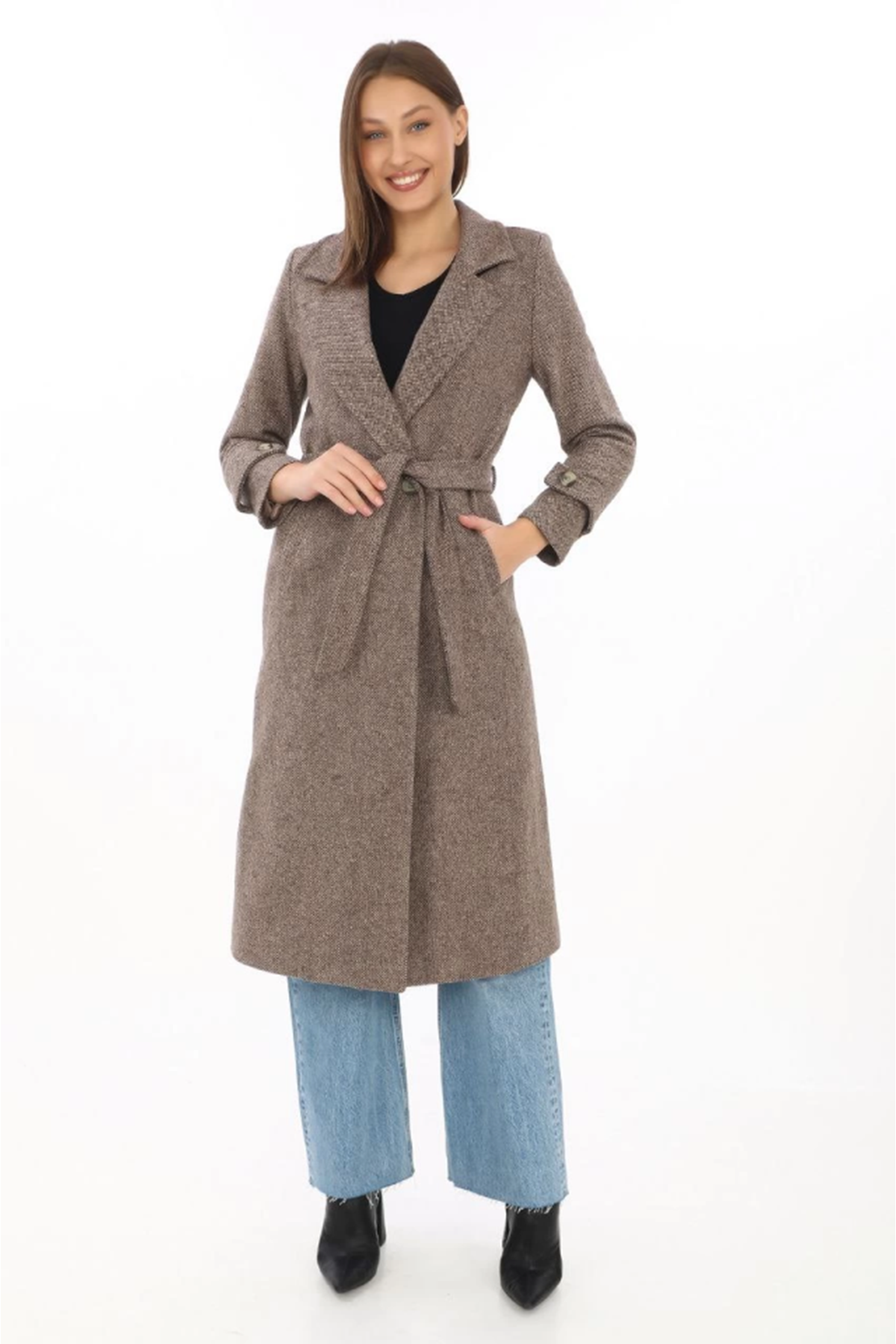 Balık Sırtı Kaşe Kaban – Uzun Boy Kruvaze Yaka Kuşaklı Astarlı Kışlık Tesettür Kaban, Yünlü Dokuma Kaşmir Kumaş, Cepli Rahat Oversize Kalıp Şık Modern Kaban Mont Modeli (Günlük Ve Özel Gün Kombinlerine Uygun) - Vizon