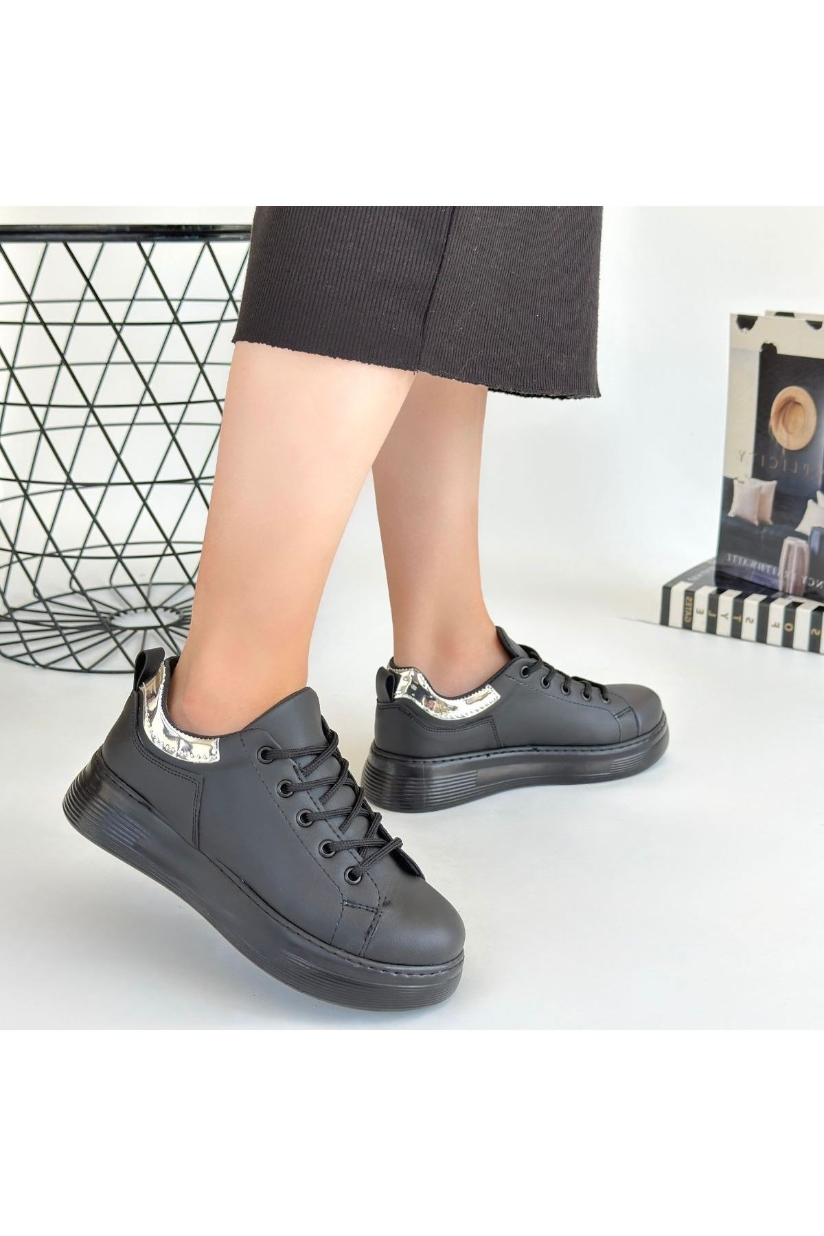 Sofio Siyah Cilt Bağcıklı Spor Ayakkabı