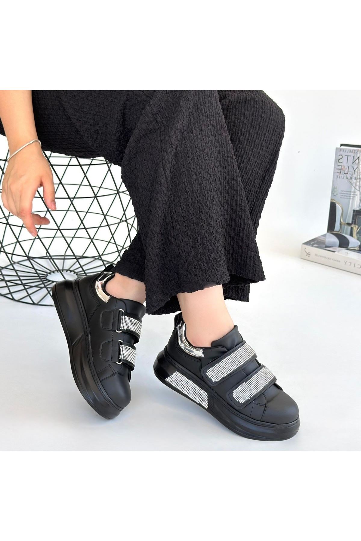 Nino Siyah Cilt Cırt Cırtlı Spor Ayakkabı