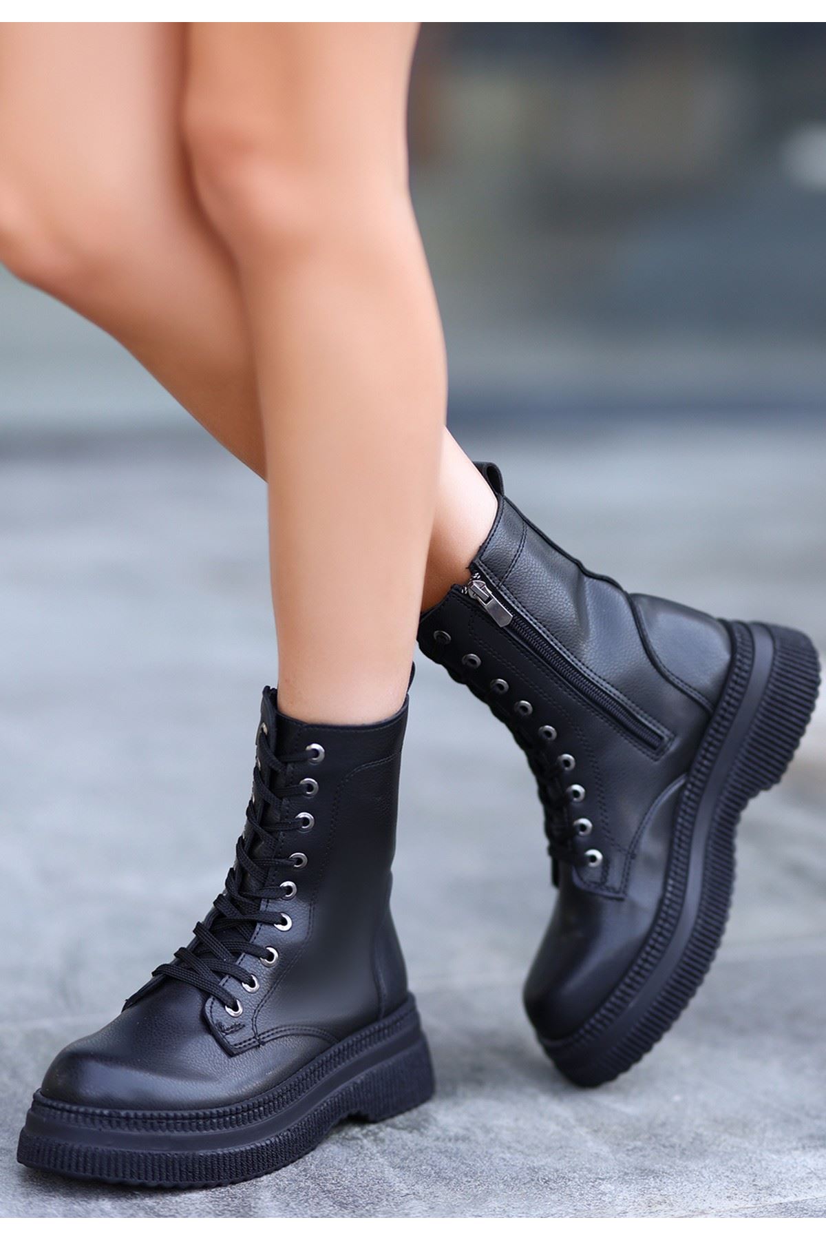 Roxan Siyah Cilt Bağcıklı Bot