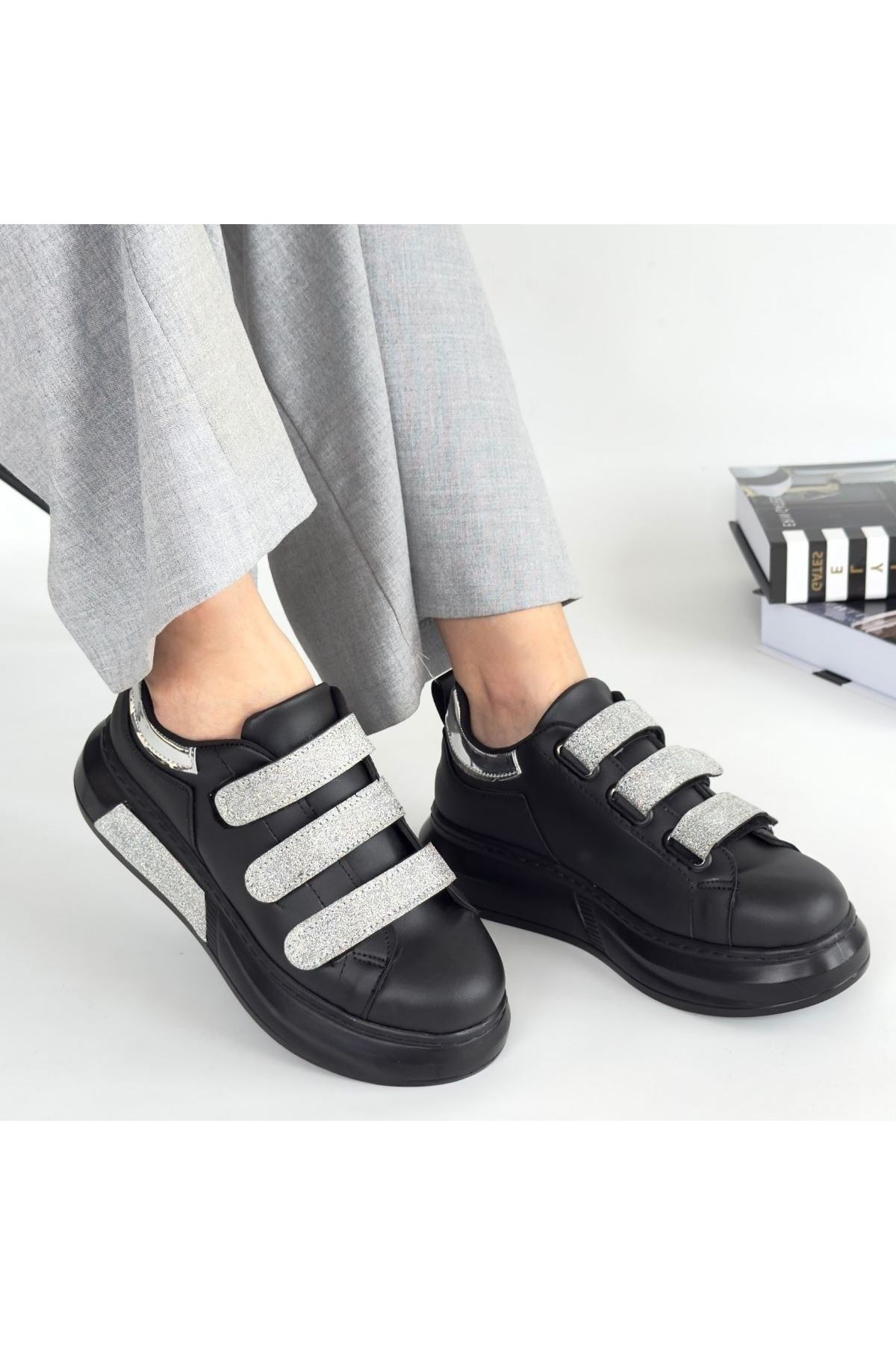 Elika Siyah Cilt Simli Cırt Cırtlı Spor Ayakkabı