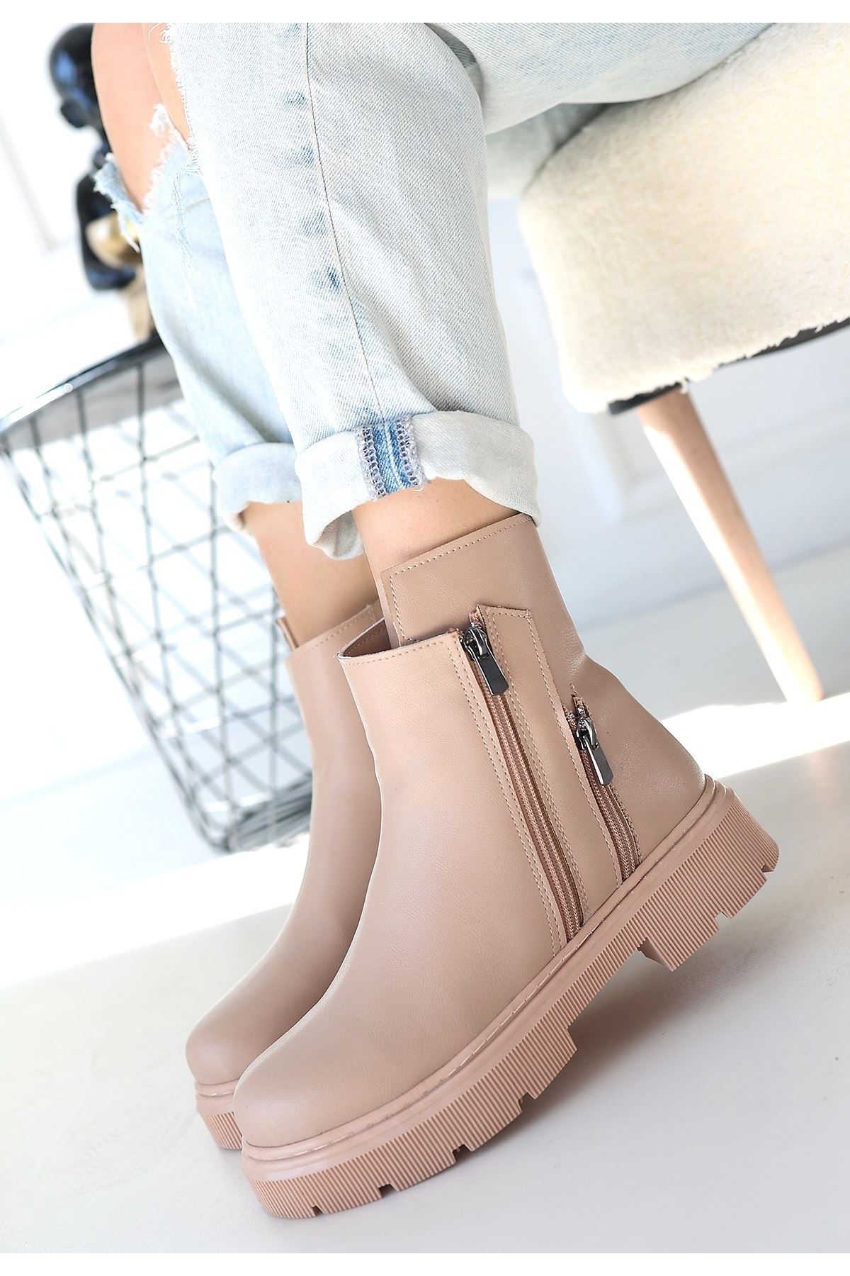 Menta Nude Cilt Fermuar Aksesuarlı Bot