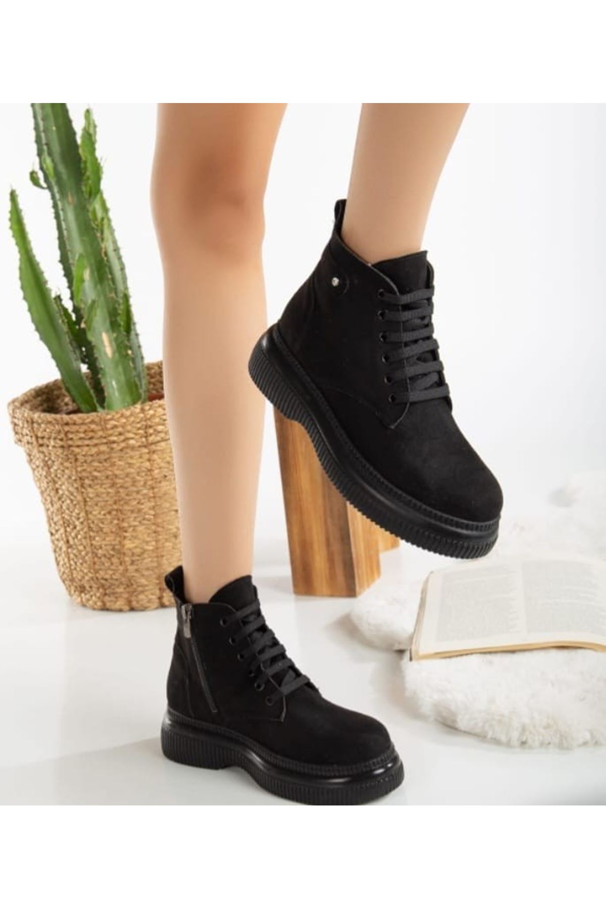 Jiwa Siyah Süet Bağcıklı Bot