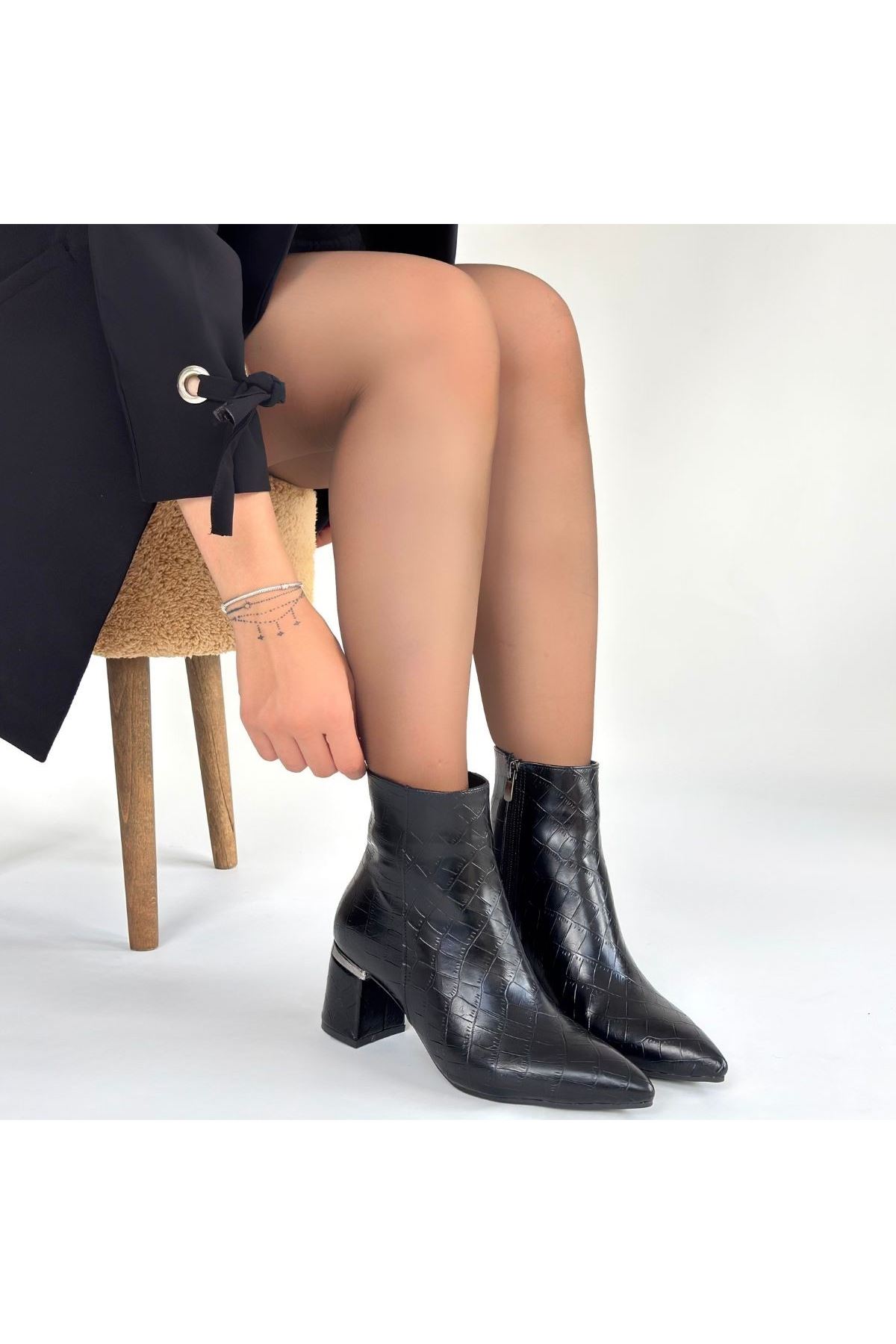 Meça Siyah Cilt Topuklu Bot