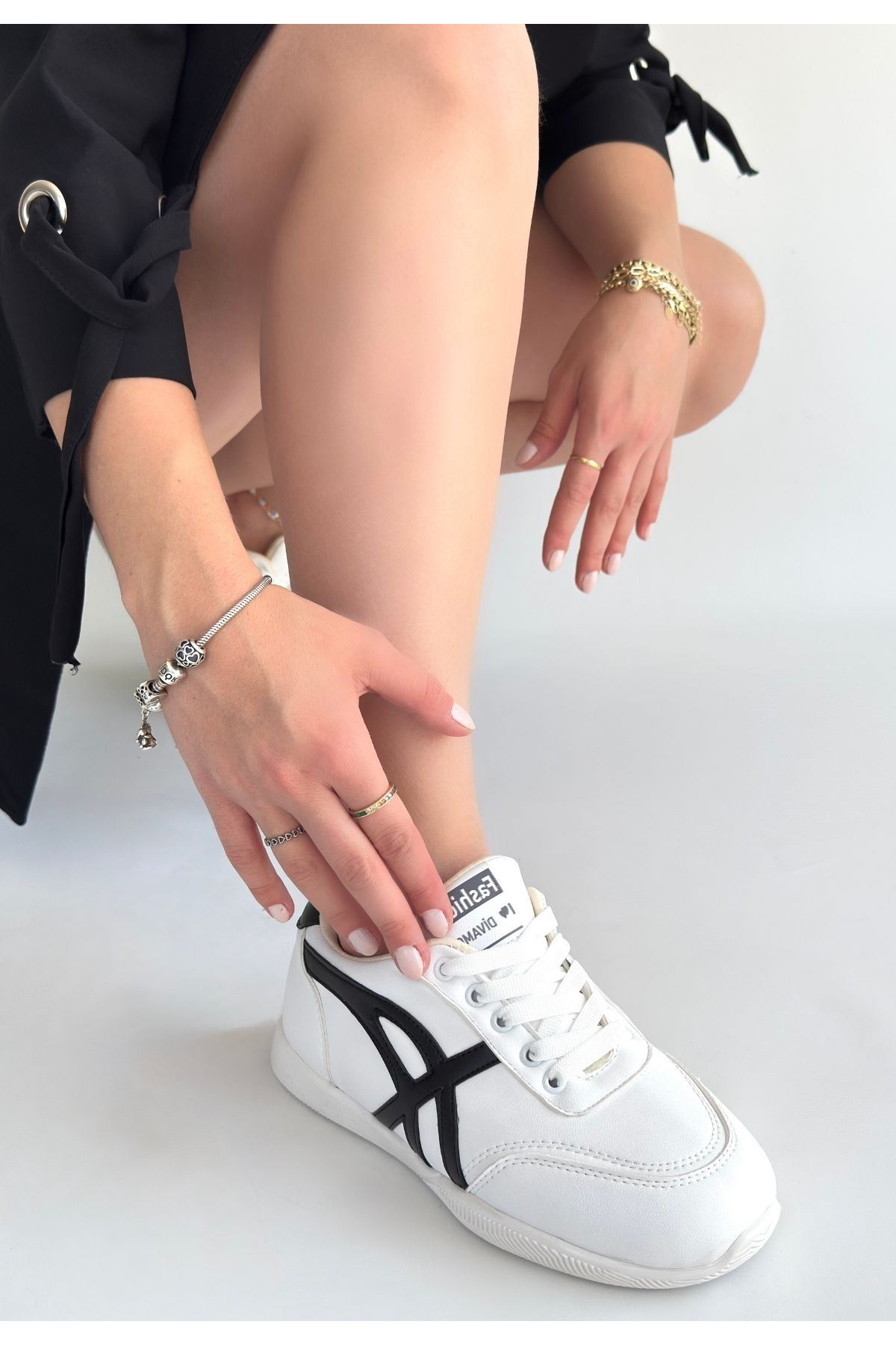 Zlay Beyaz Cilt Siyah Detaylı Bağcıklı Spor Ayakkabı