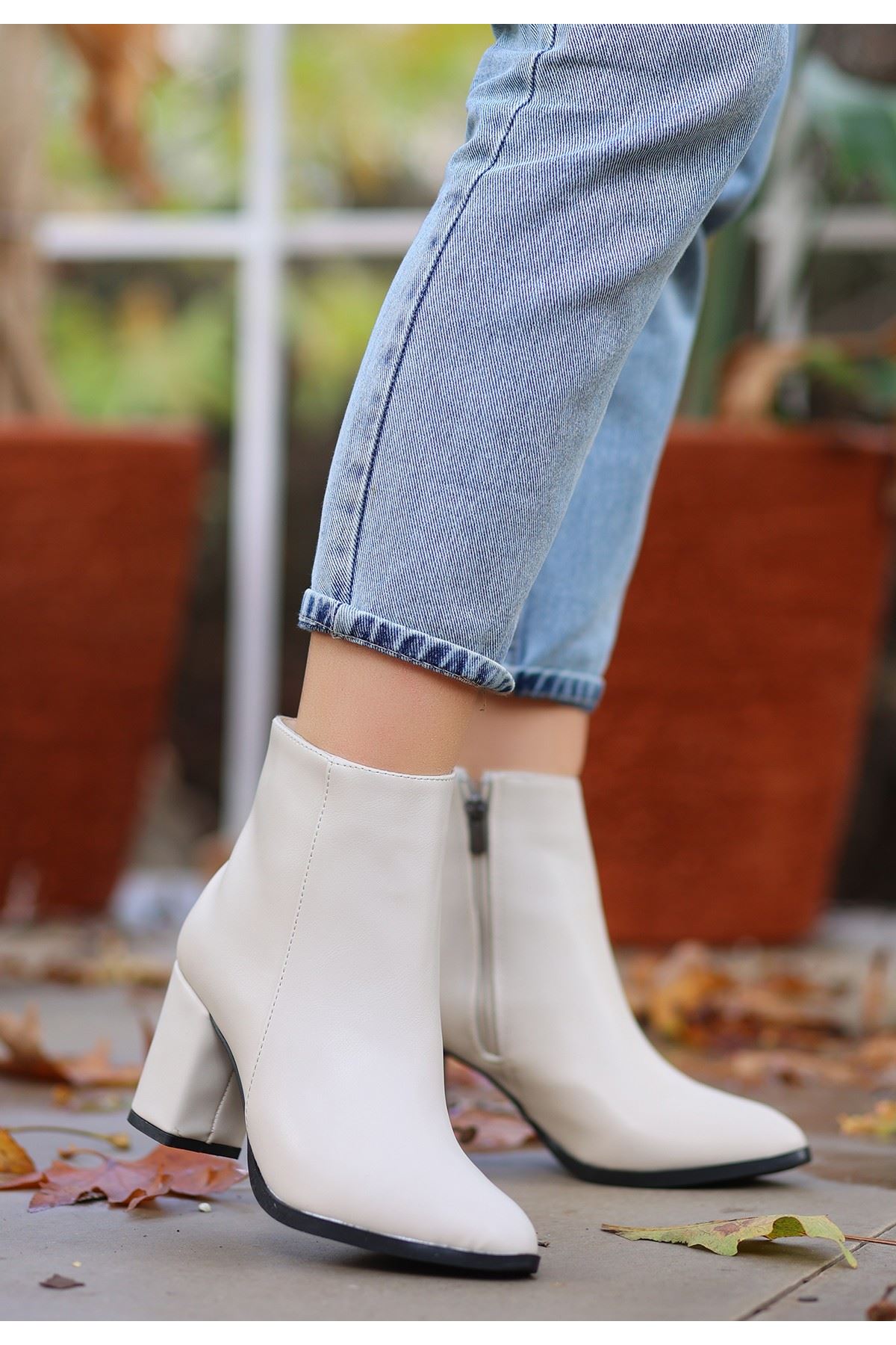 Biya Bej Cilt Topuklu Bot