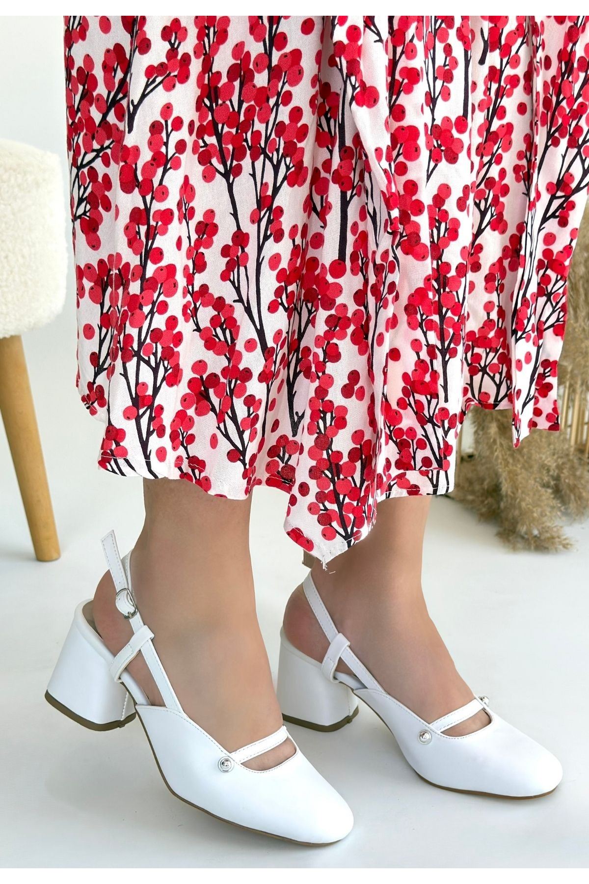Jecci Beyaz Cilt Topuklu Ayakkabı