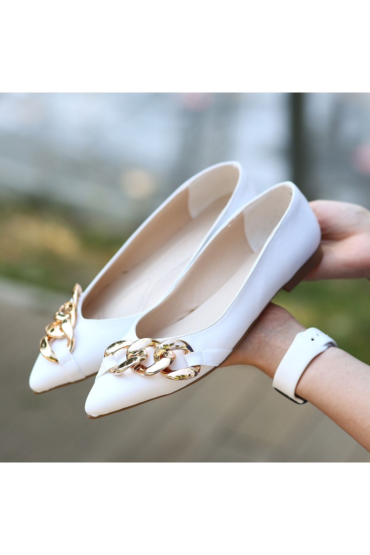 Popi Beyaz Cilt Zincirli Babet Ayakkabı