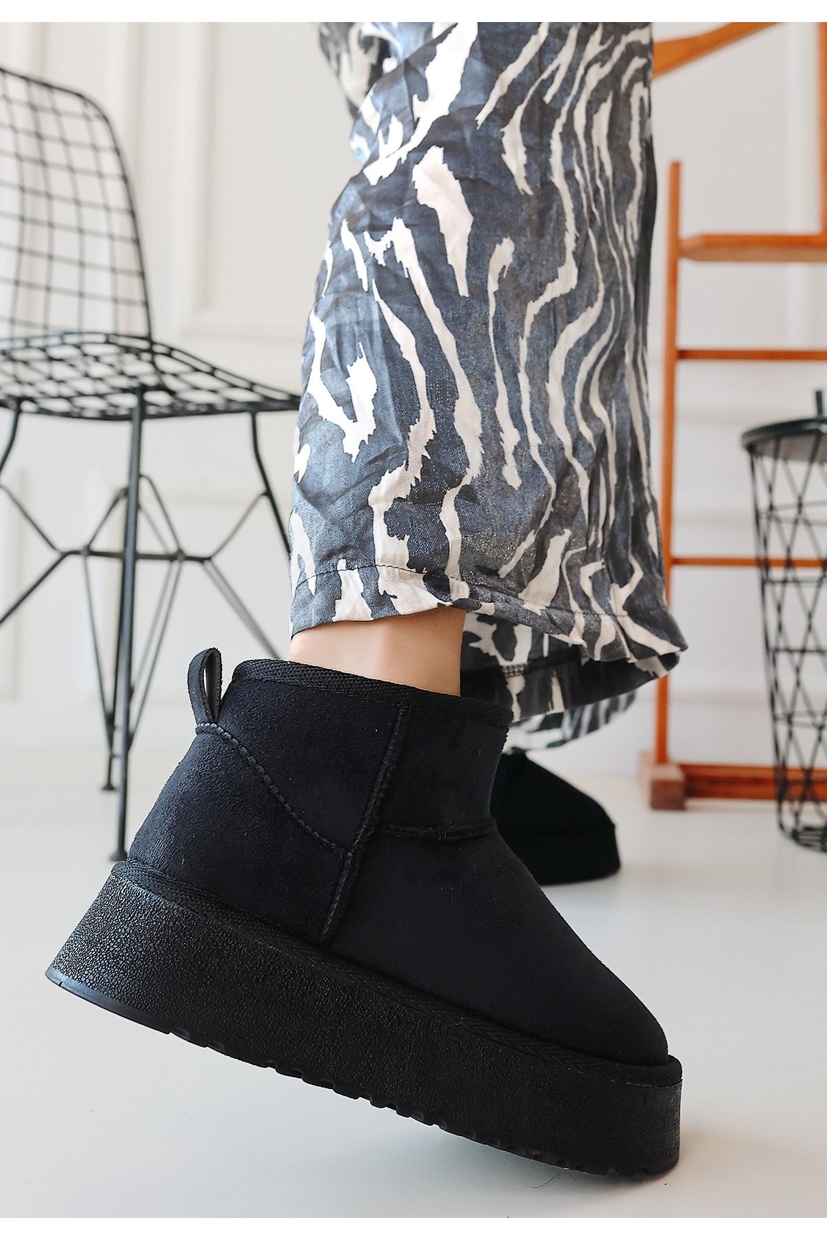 Linne Siyah Süet Bot