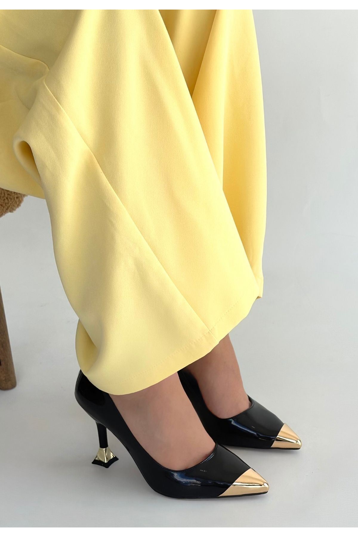 Artem Siyah Rugan Topuklu Ayakkabı