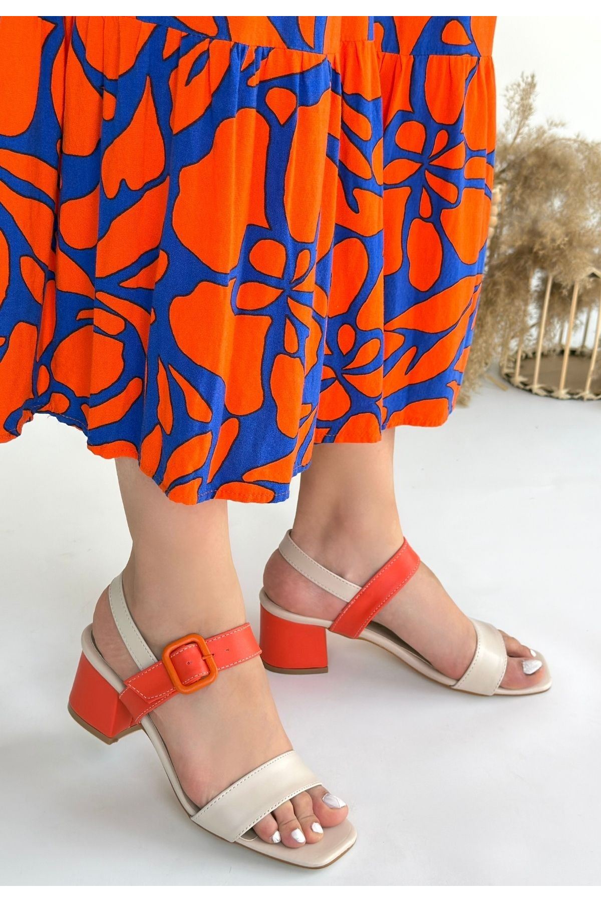 Year Bej Cilt Turuncu Detaylı Turuncu Topuklu Topuklu Ayakkabı