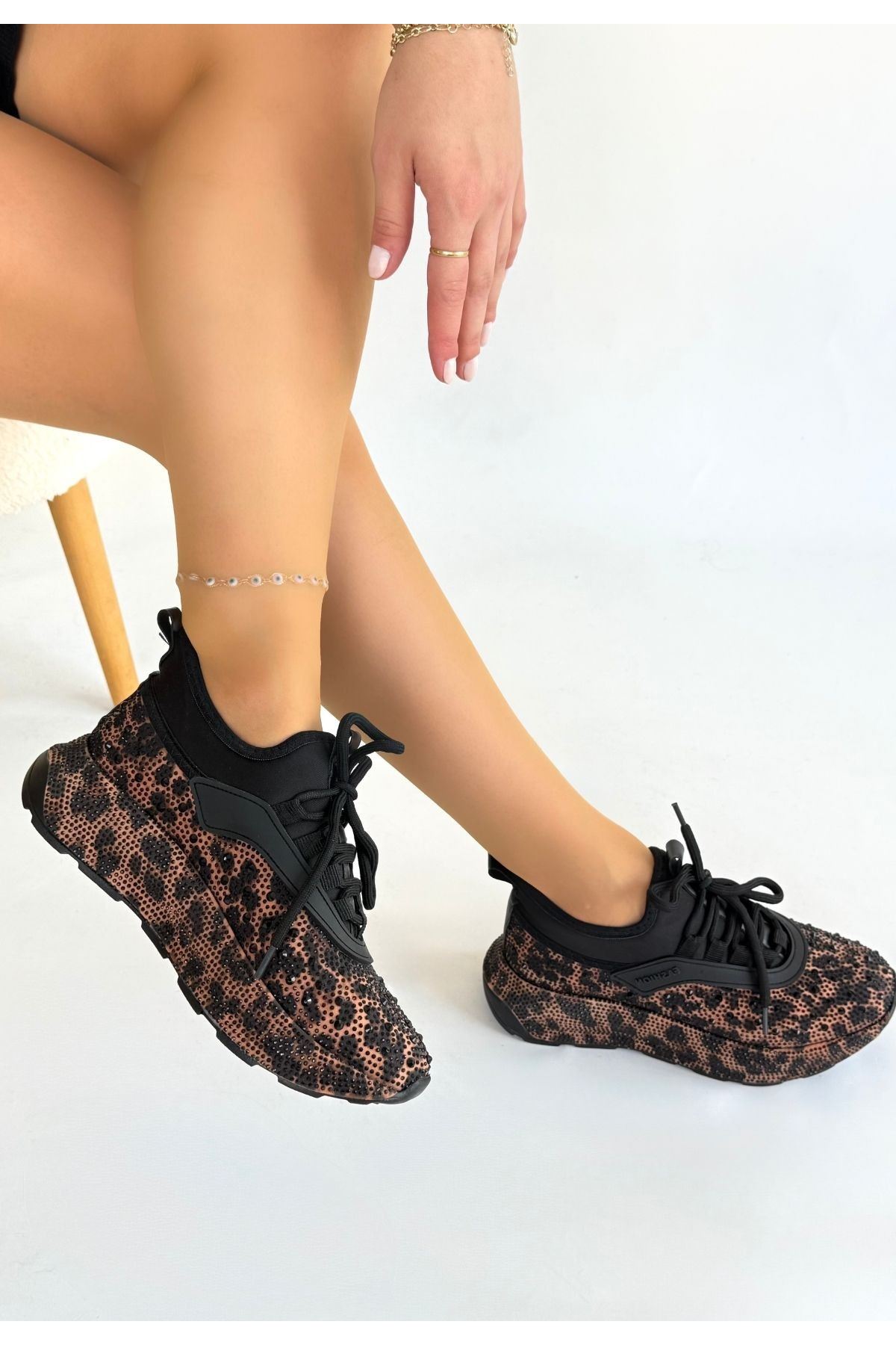 Rimay Kahverengi Cilt Boncuk İşlemeli Spor Ayakkabı