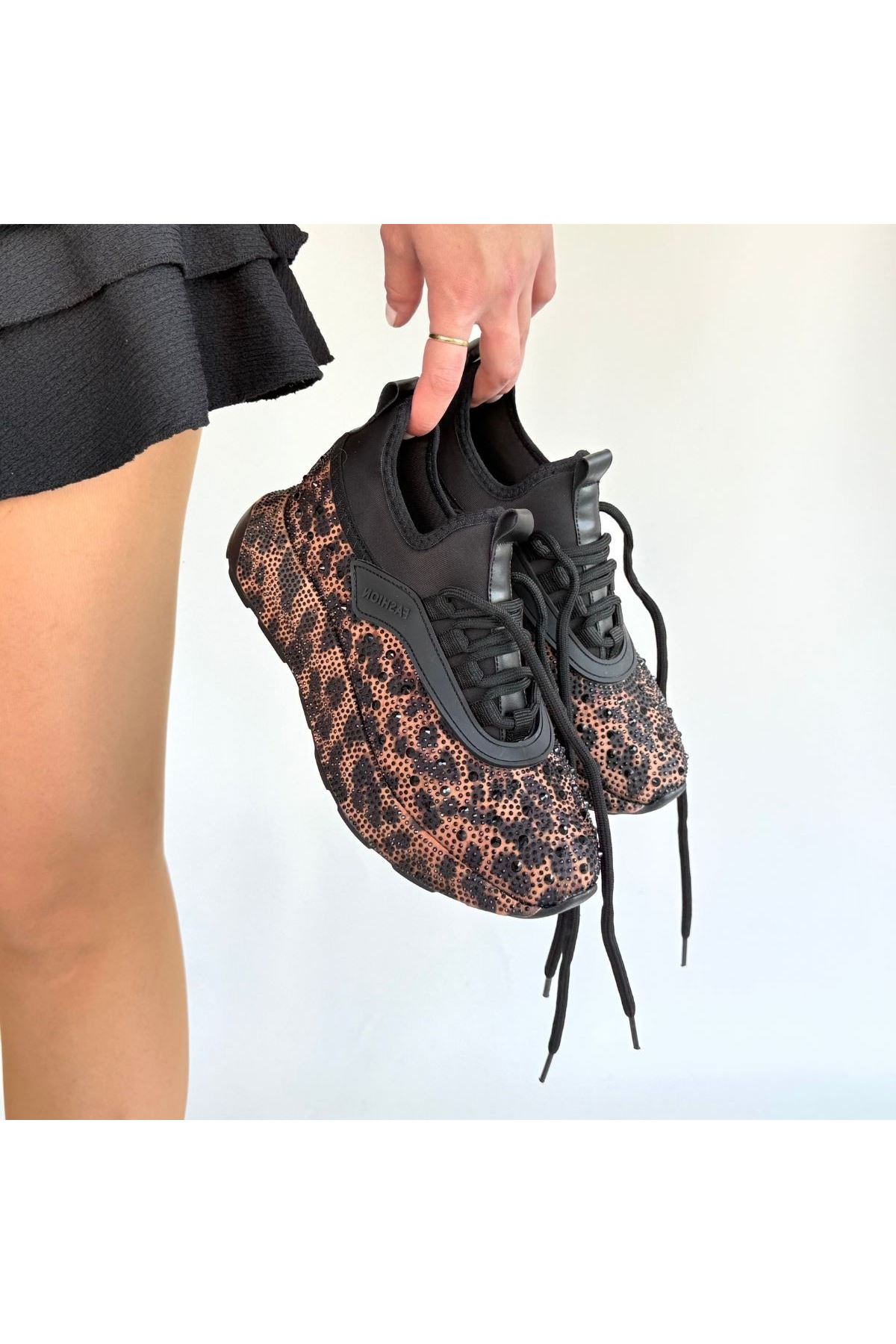 Rimay Kahverengi Cilt Boncuk İşlemeli Spor Ayakkabı