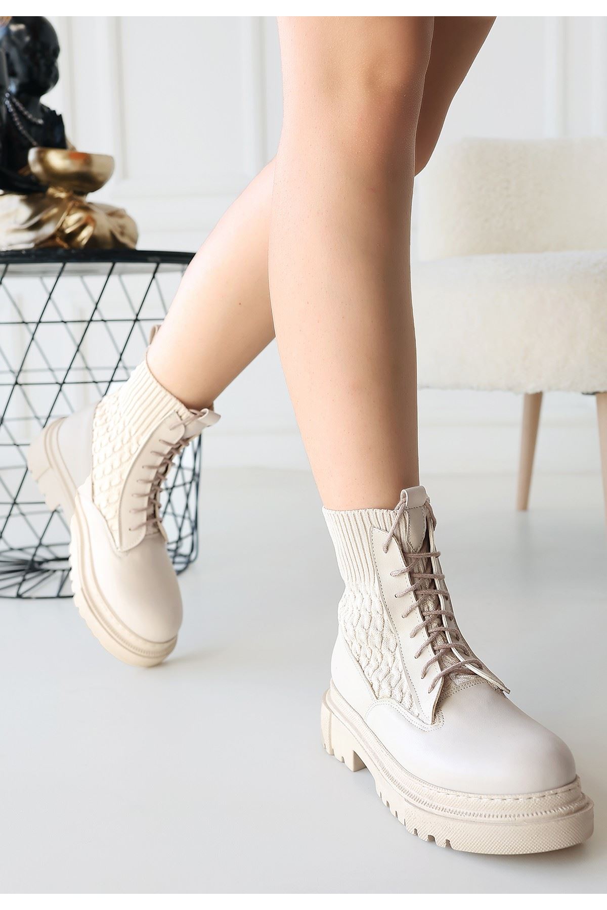 Utag Bej Cilt Bağcıklı Bot