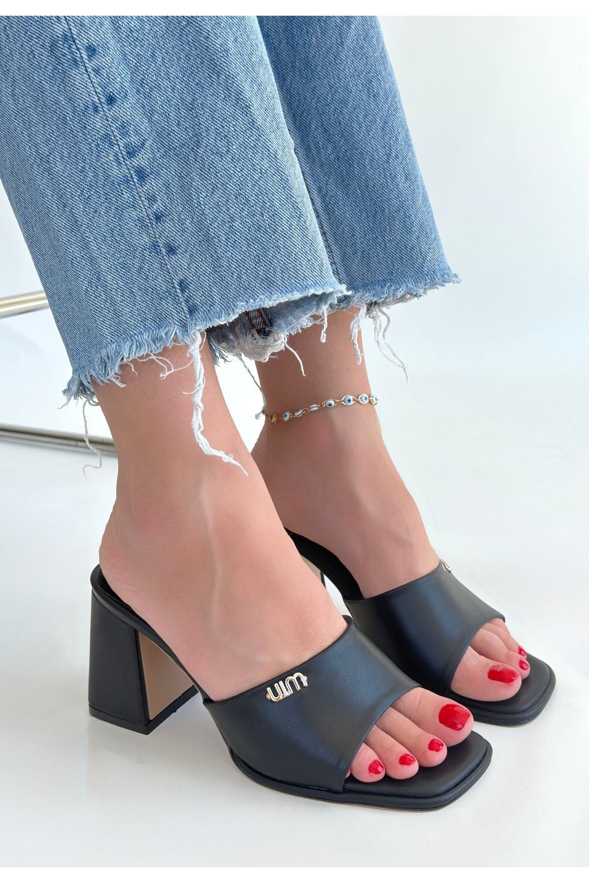 Miyon Siyah Cilt Topuklu Terlik