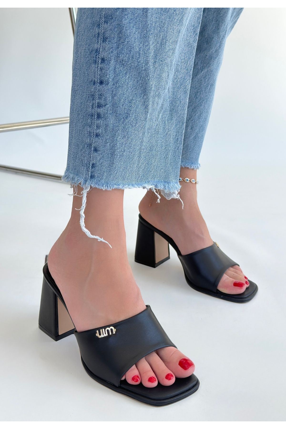 Miyon Siyah Cilt Topuklu Terlik