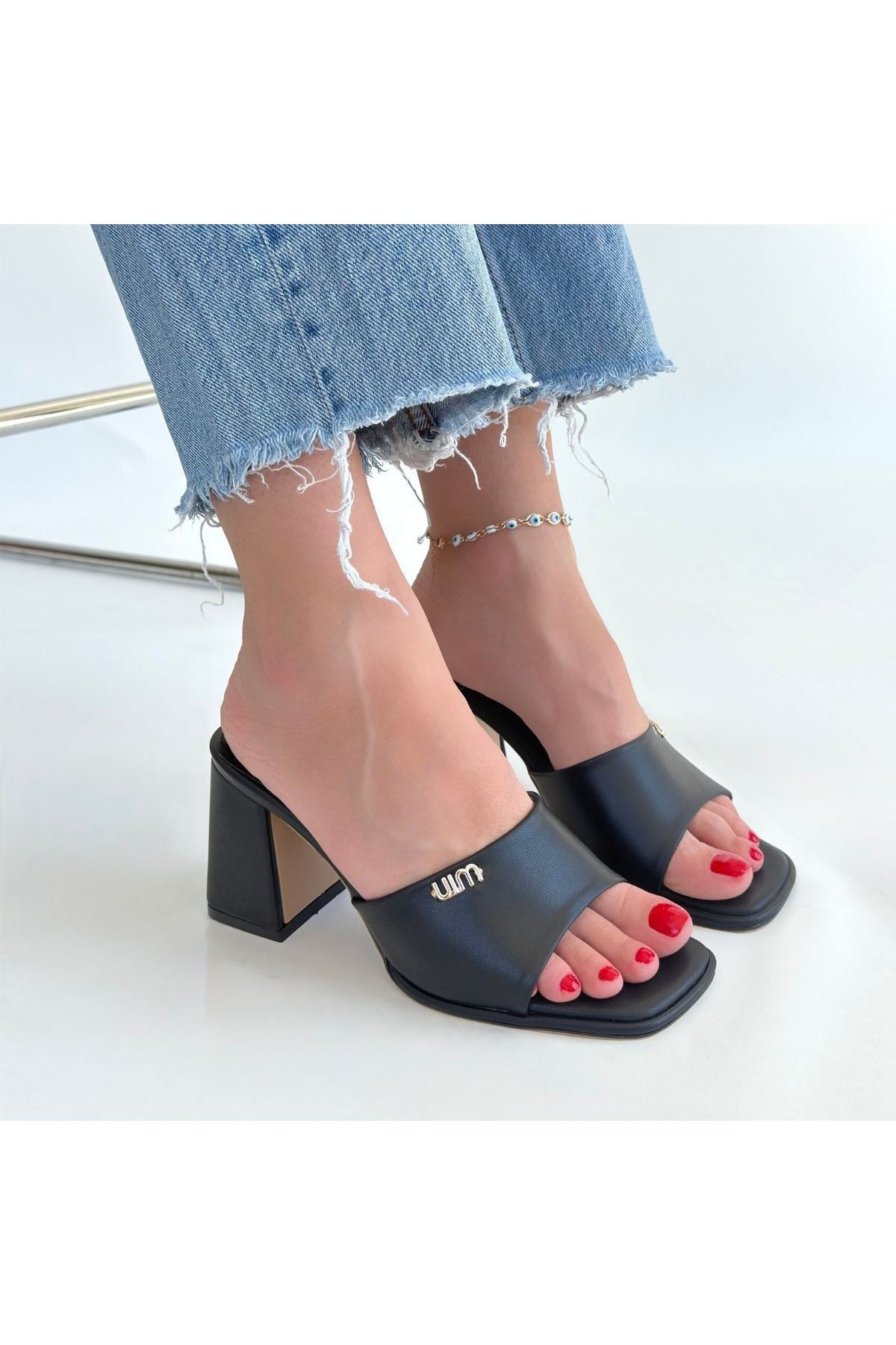 Miyon Siyah Cilt Topuklu Terlik