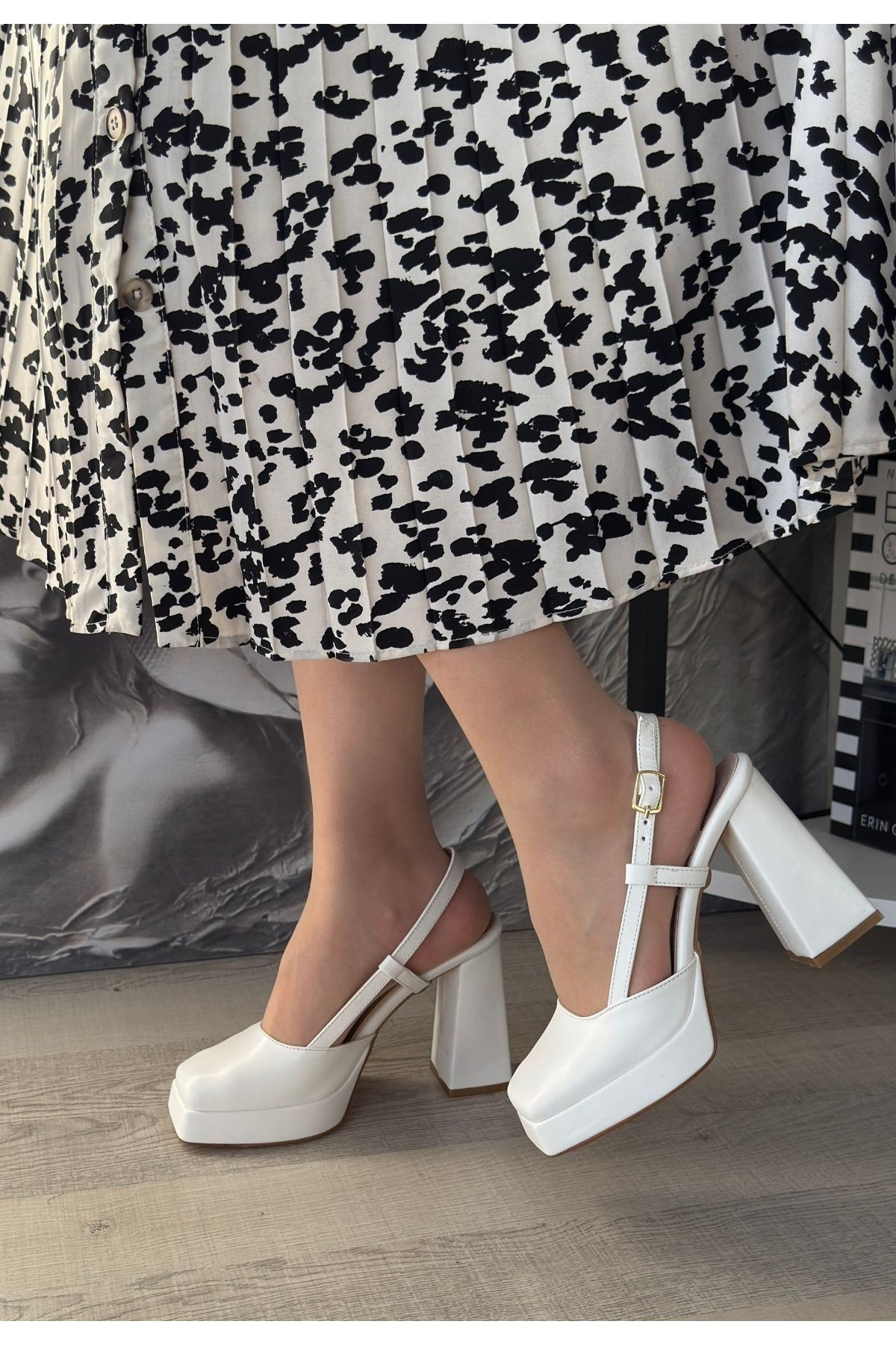 Mety Beyaz Cilt Topuklu Ayakkabı