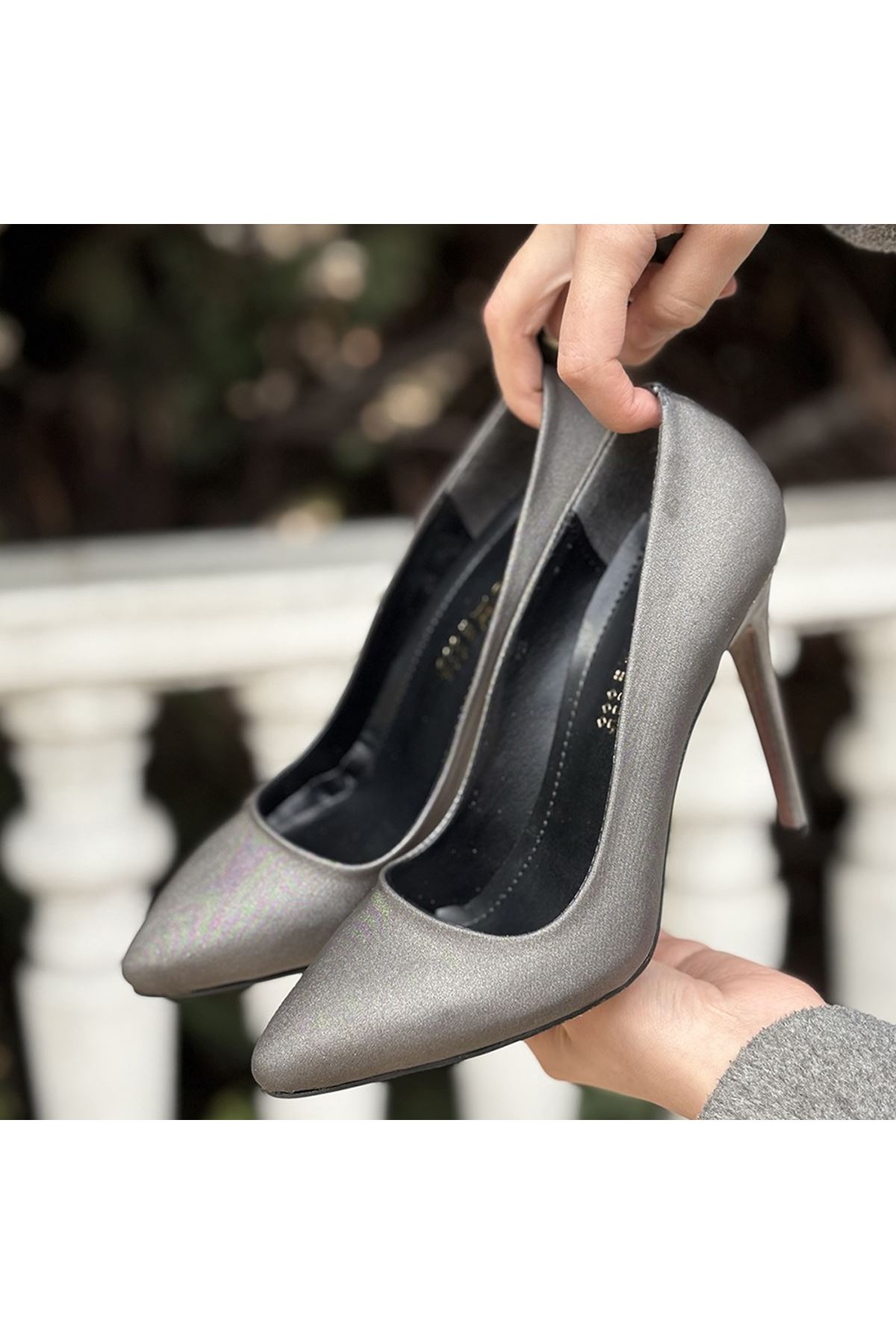 Hillar Platin Saten Stiletto Ayakkabı